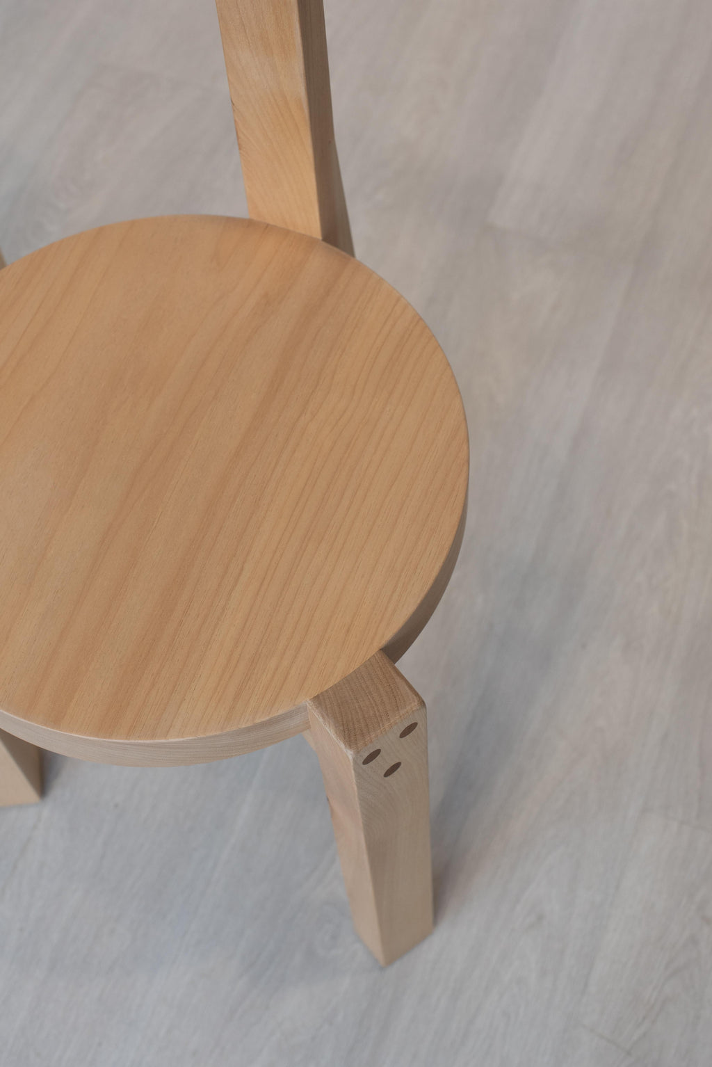 https://a.1stdibscdn.com/lina-bo-bardi-marcelo-ferraz-marcelo-suzuki-girafa-chair-edition-2022-for-sale-picture-4/f_64082/f_482196321767778727685/BrazilModernist264_master.jpg