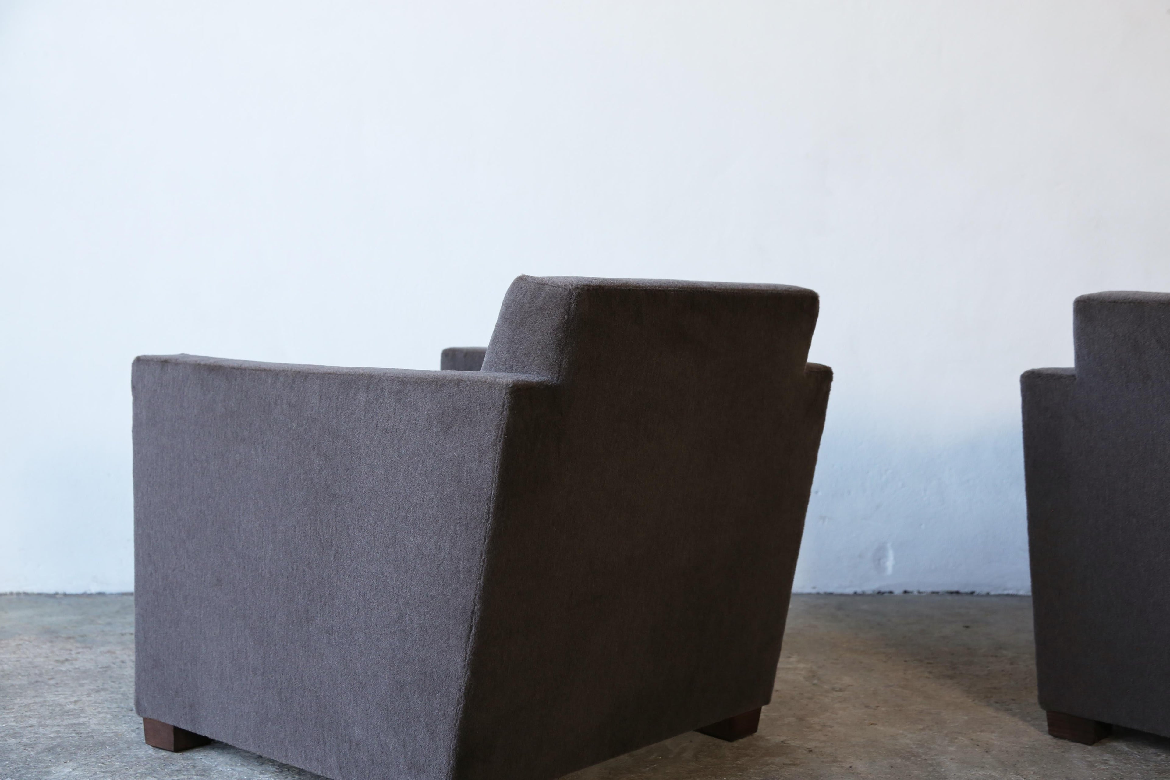 https://a.1stdibscdn.com/a-pair-of-elegant-armchairs-upholstered-in-pure-alpaca-for-sale-picture-11/f_22593/f_360675521694166957970/Brown_Grey_Alpaca_Square_Clubs_9_23_10_master.jpg