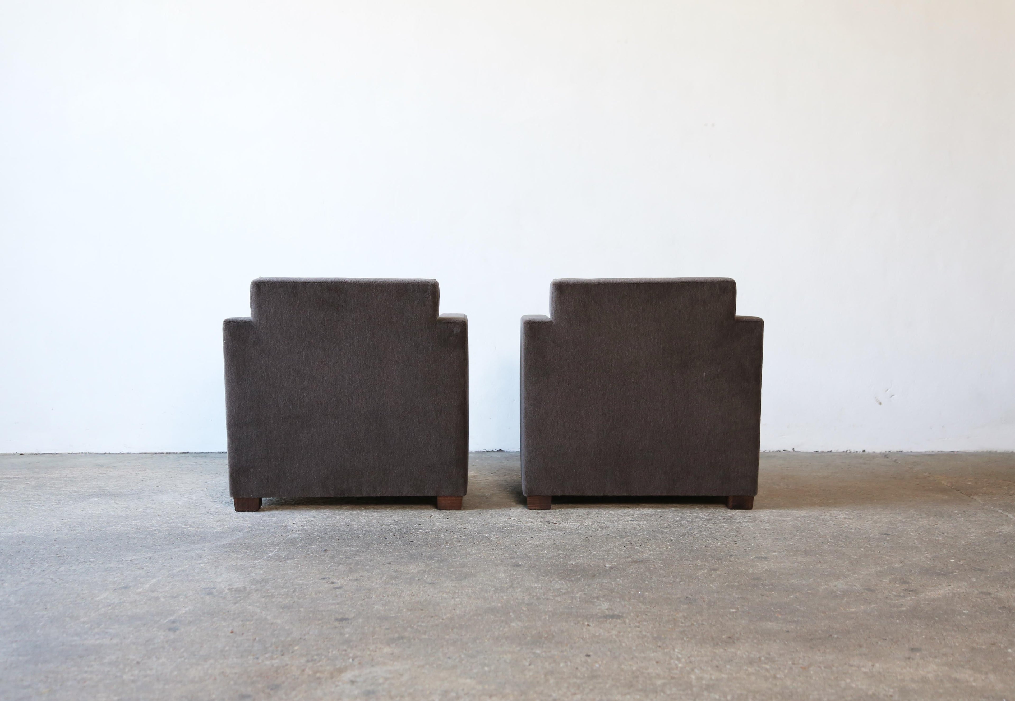 https://a.1stdibscdn.com/a-pair-of-elegant-armchairs-upholstered-in-pure-alpaca-for-sale-picture-8/f_22593/f_360675521694166945524/Brown_Grey_Alpaca_Square_Clubs_9_23_7_master.jpg