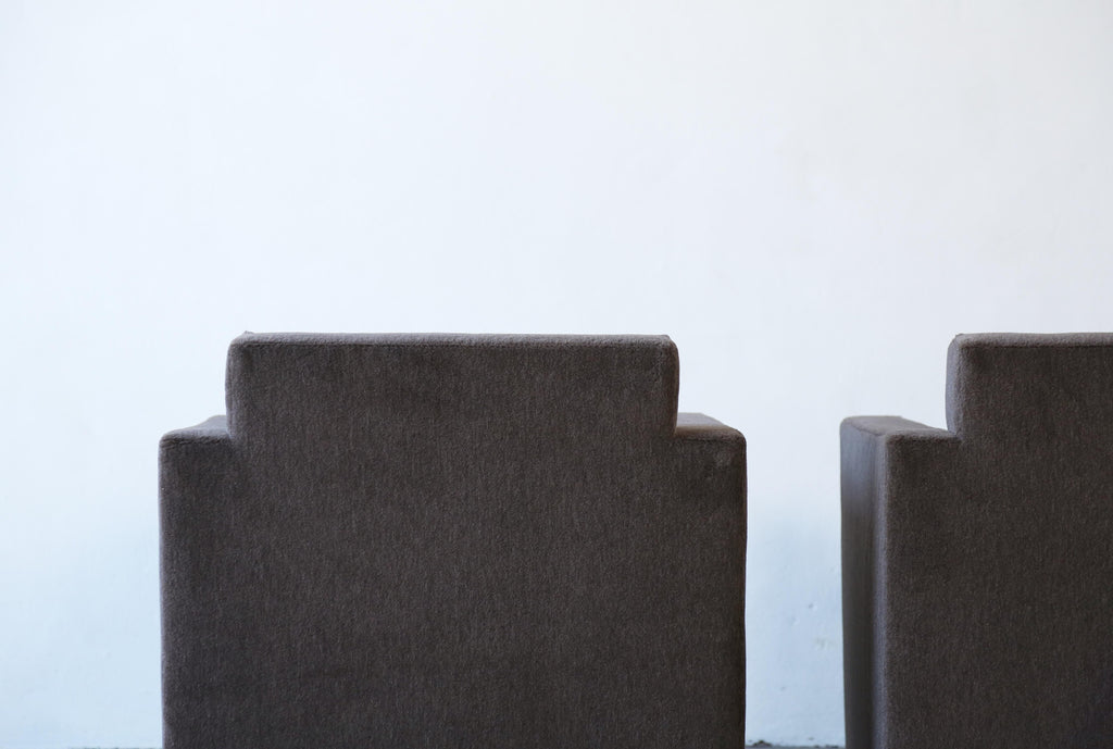 https://a.1stdibscdn.com/a-pair-of-elegant-armchairs-upholstered-in-pure-alpaca-for-sale-picture-9/f_22593/f_360675521694166958244/Brown_Grey_Alpaca_Square_Clubs_9_23_8_master.jpg