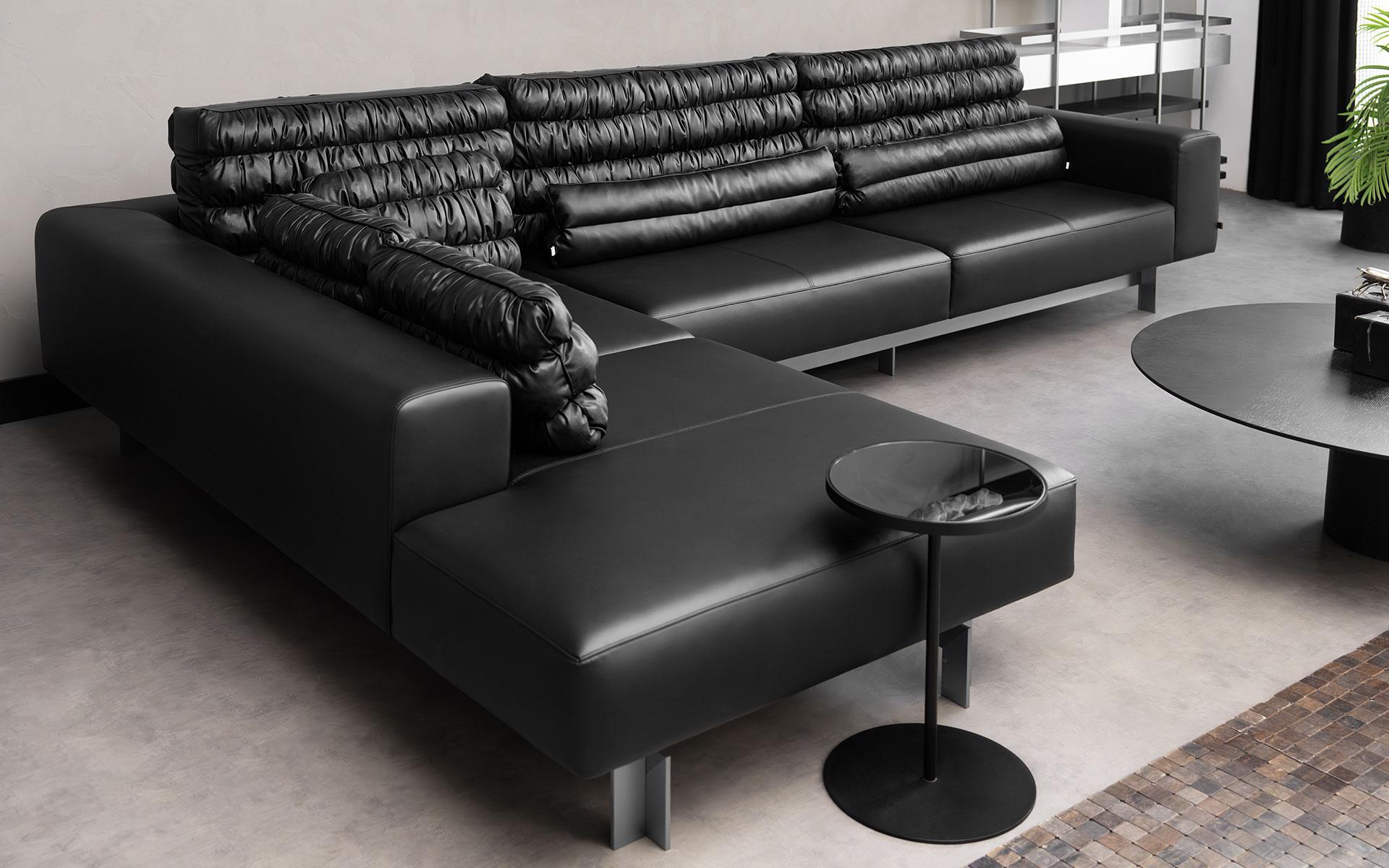 https://a.1stdibscdn.com/buredo-corner-modern-sofa-in-faux-black-leather-with-metal-legs-for-sale-picture-2/f_62262/f_474153621762461570658/Buredo_L_Kanepe_basic_self_yan_sehpa_DSN02622_20251031_master.jpg