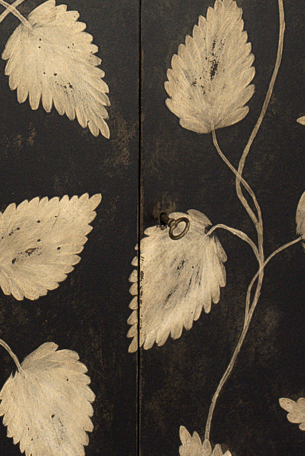 https://a.1stdibscdn.com/18th-century-hand-painted-venetian-style-barberini-cabinet-with-internal-shelf-for-sale-picture-6/f_57702/f_309166921666189551305/C87_Barberini_Cabinet_C87_BK_2__master.jpg