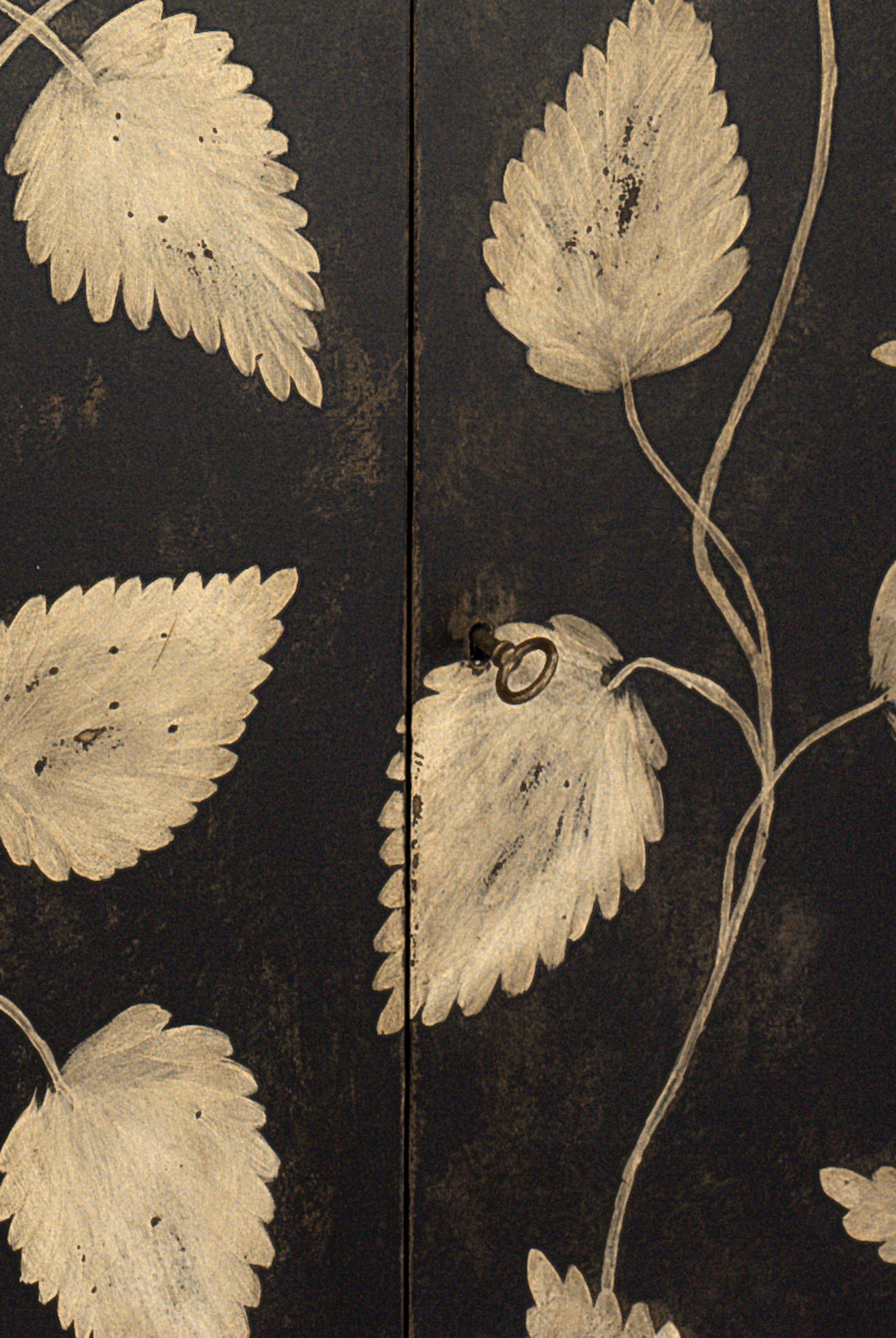 https://a.1stdibscdn.com/18th-century-hand-painted-venetian-style-barberini-cabinet-with-internal-shelf-for-sale-picture-6/f_57702/f_309166921666189551305/C87_Barberini_Cabinet_C87_BK_2__master.jpg
