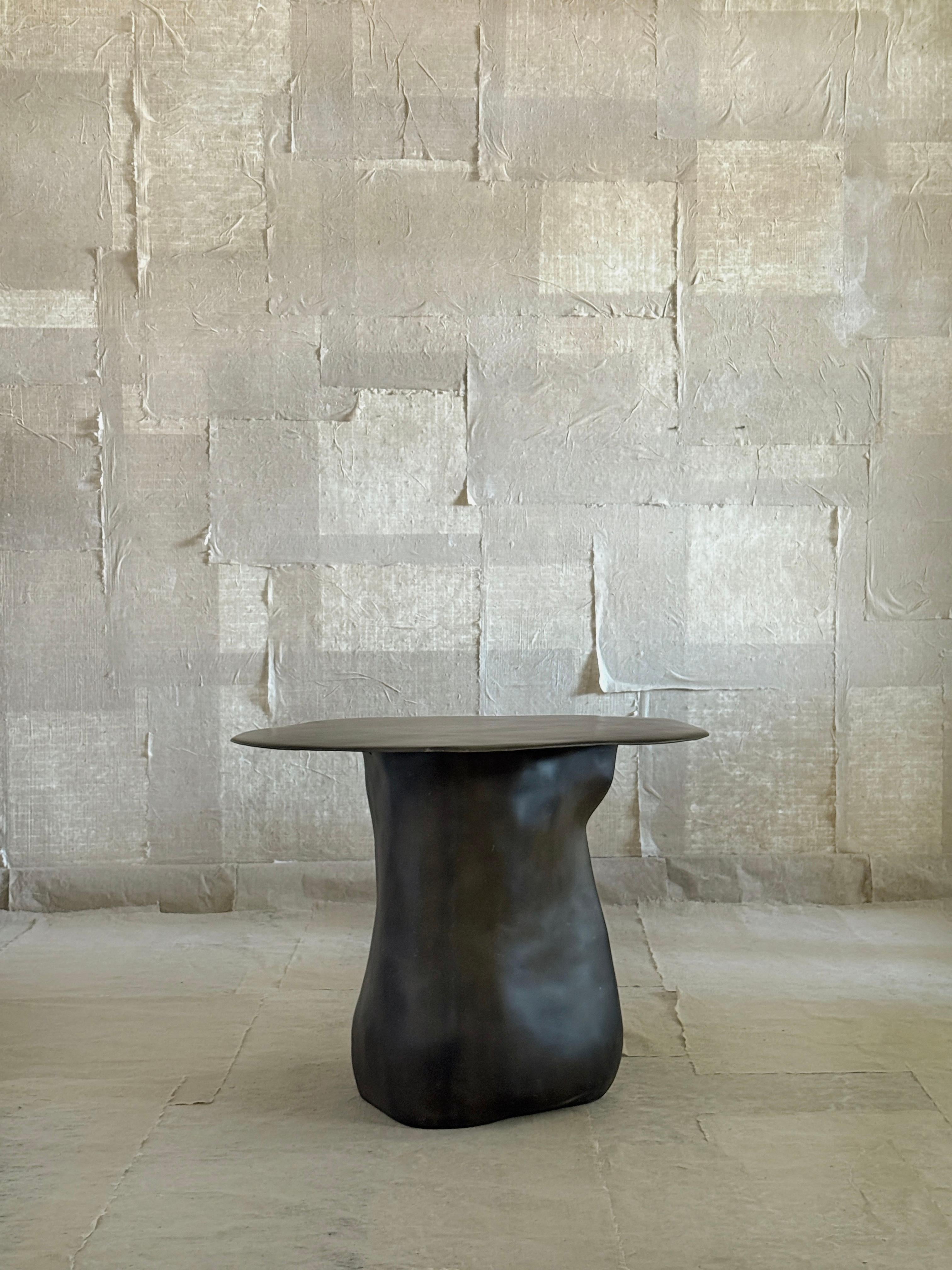 https://a.1stdibscdn.com/moss-brown-formless-fiberglass-round-table-by-kar-for-sale-picture-4/f_12192/f_476237721763592759236/C9D411C0_9CA1_4A1C_94ED_A46878506528_2_master.jpg