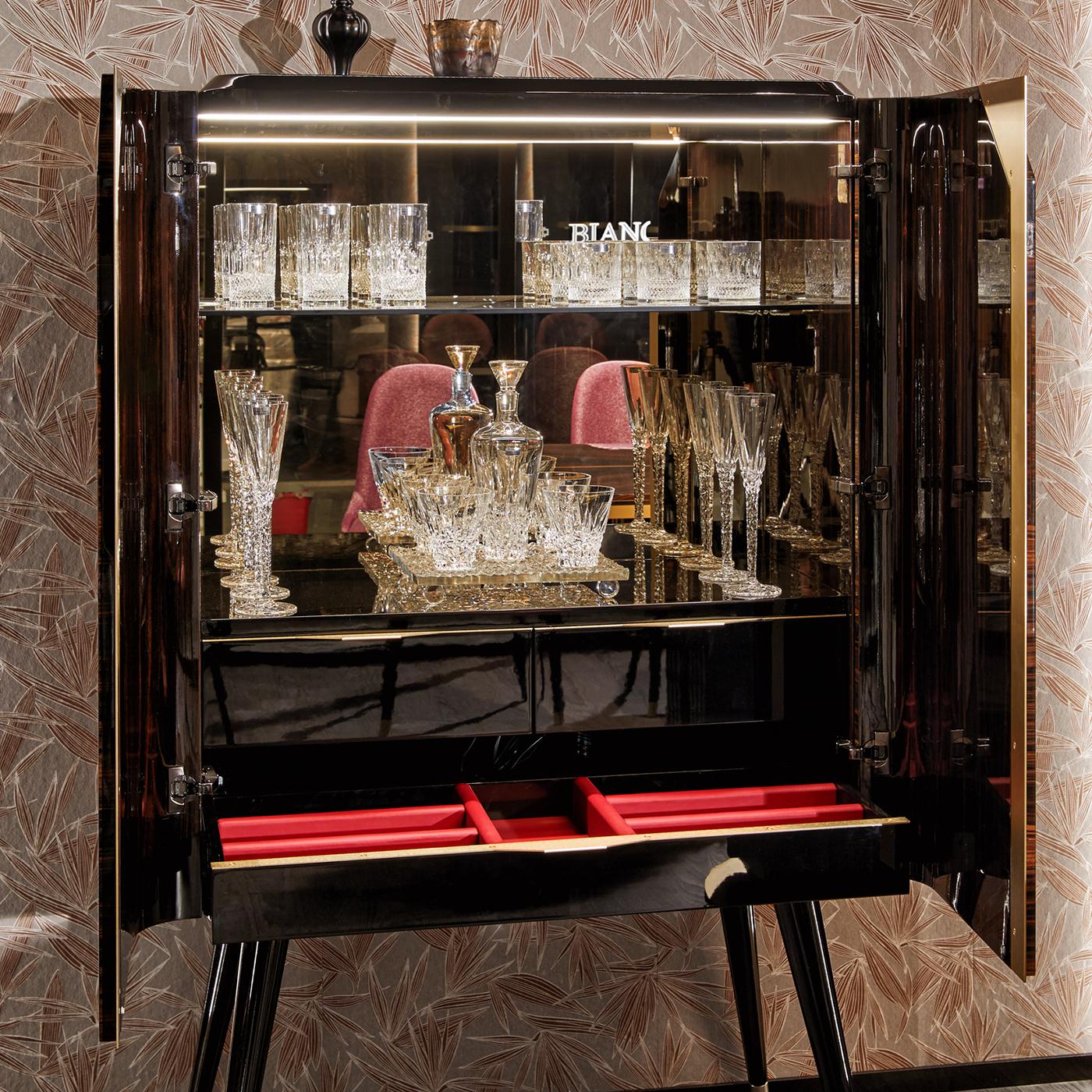 https://a.1stdibscdn.com/brent-bar-cabinet-for-sale-picture-3/f_17062/f_209267121602252322783/CAFEVR_003_B20200529_46_m1p4v3_master.jpg