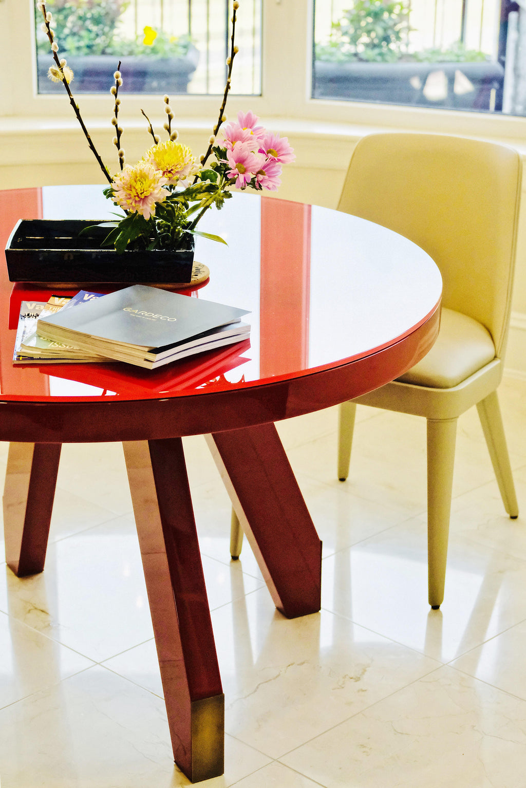 https://a.1stdibscdn.com/boscolo-the-round-table-lacquered-in-china-red-for-sale-picture-3/f_62722/f_278522421647622059423/CASA_CASATI_Canada_project_2_master.jpg