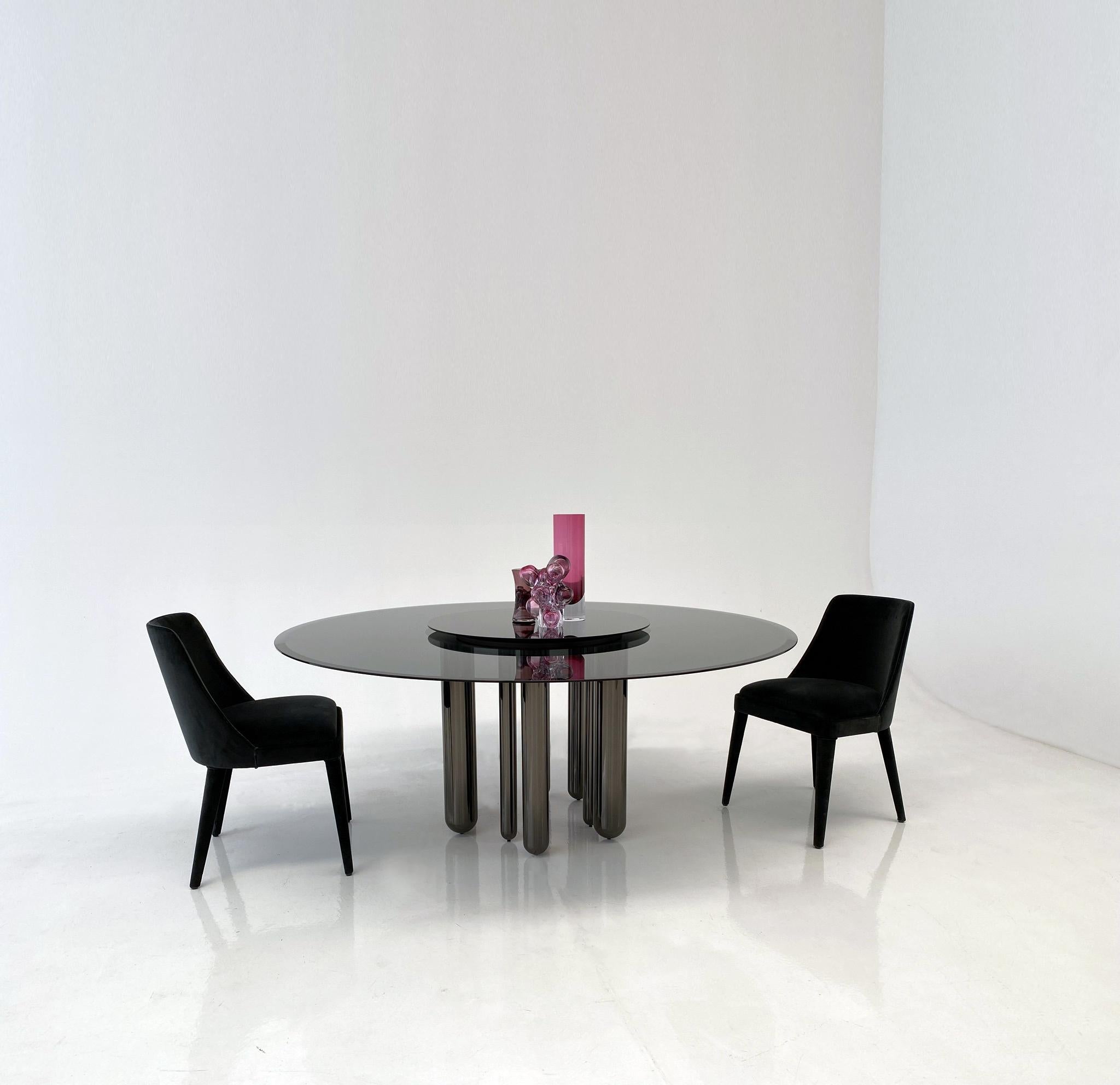 https://a.1stdibscdn.com/discoteca-round-table-with-transparent-fume-glass-top-for-sale-picture-6/f_62722/f_279176221648048656799/CASA_CASATI_Discoteca_06_master.jpg