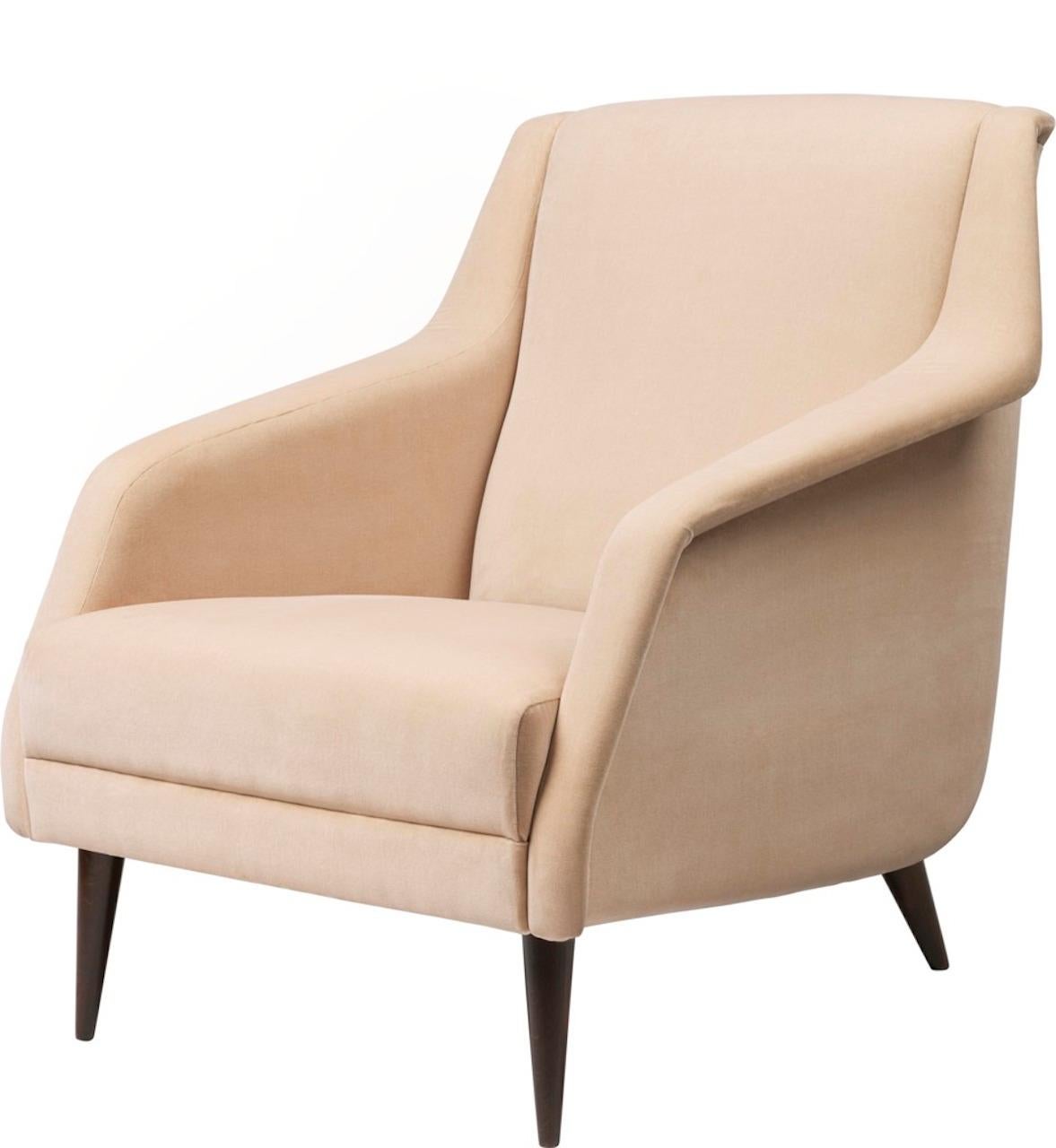 https://a.1stdibscdn.com/customizable-gubi-cdc2-sofa-fully-upholstered-designed-by-carlo-de-carli-for-sale-picture-2/f_44652/f_303611021662749418247/CDC_1_LoungeChair_Wood_FullyUpholstered_AmericanWalnut_GUBI_Velluto_Beige_F3Q_master.jpg