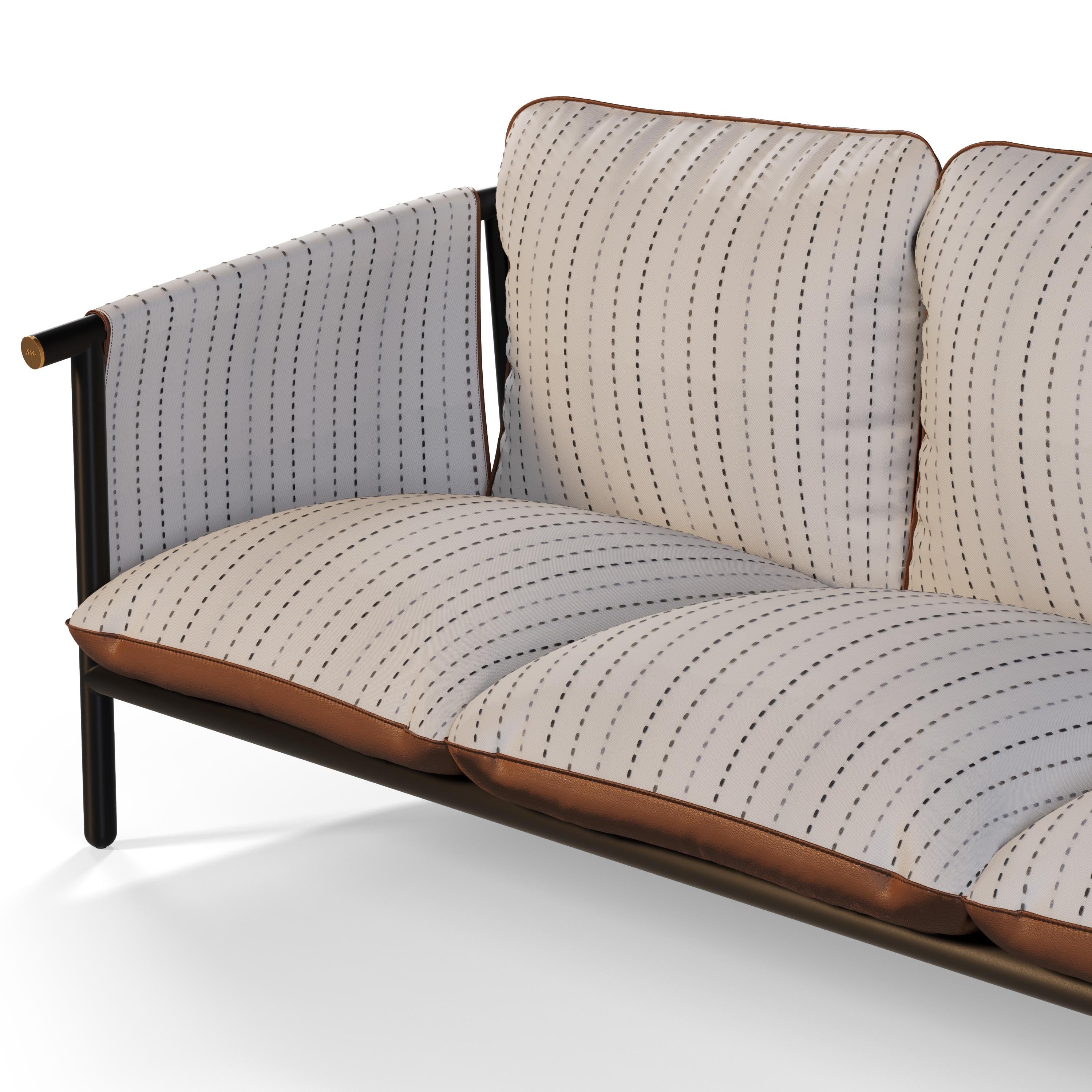 https://a.1stdibscdn.com/three-seat-outdoor-sofa-with-leather-details-for-sale-picture-6/f_56702/f_417126721727784097158/CELINE_3L_SOFA_DETAIL_01_master.jpg