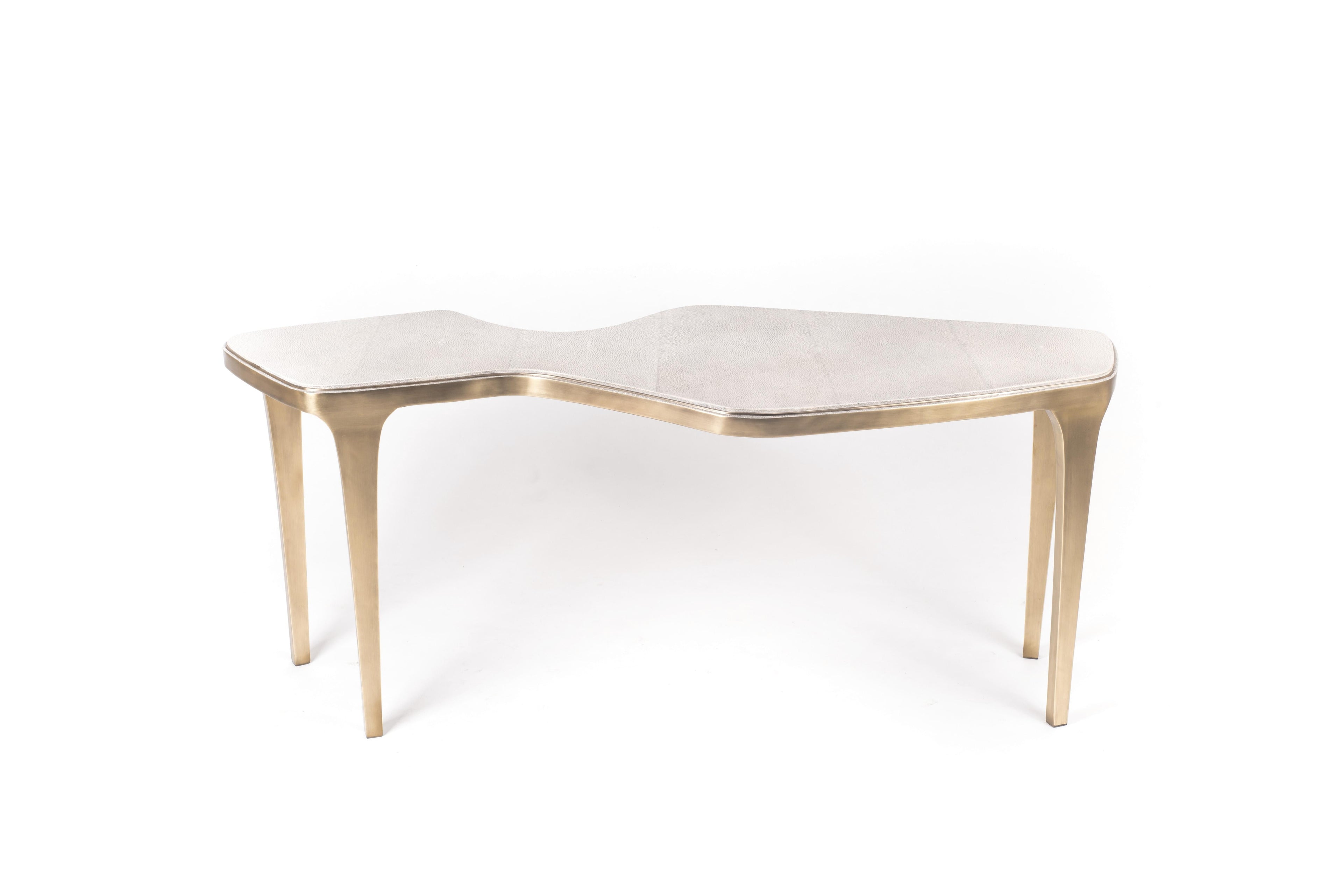 https://a.1stdibscdn.com/shagreen-nesting-coffee-tables-with-bronze-patina-brass-accents-ry-augousti-for-sale-picture-2/f_45491/f_222231721611324907990/CF45L_D1_V1_master.jpg