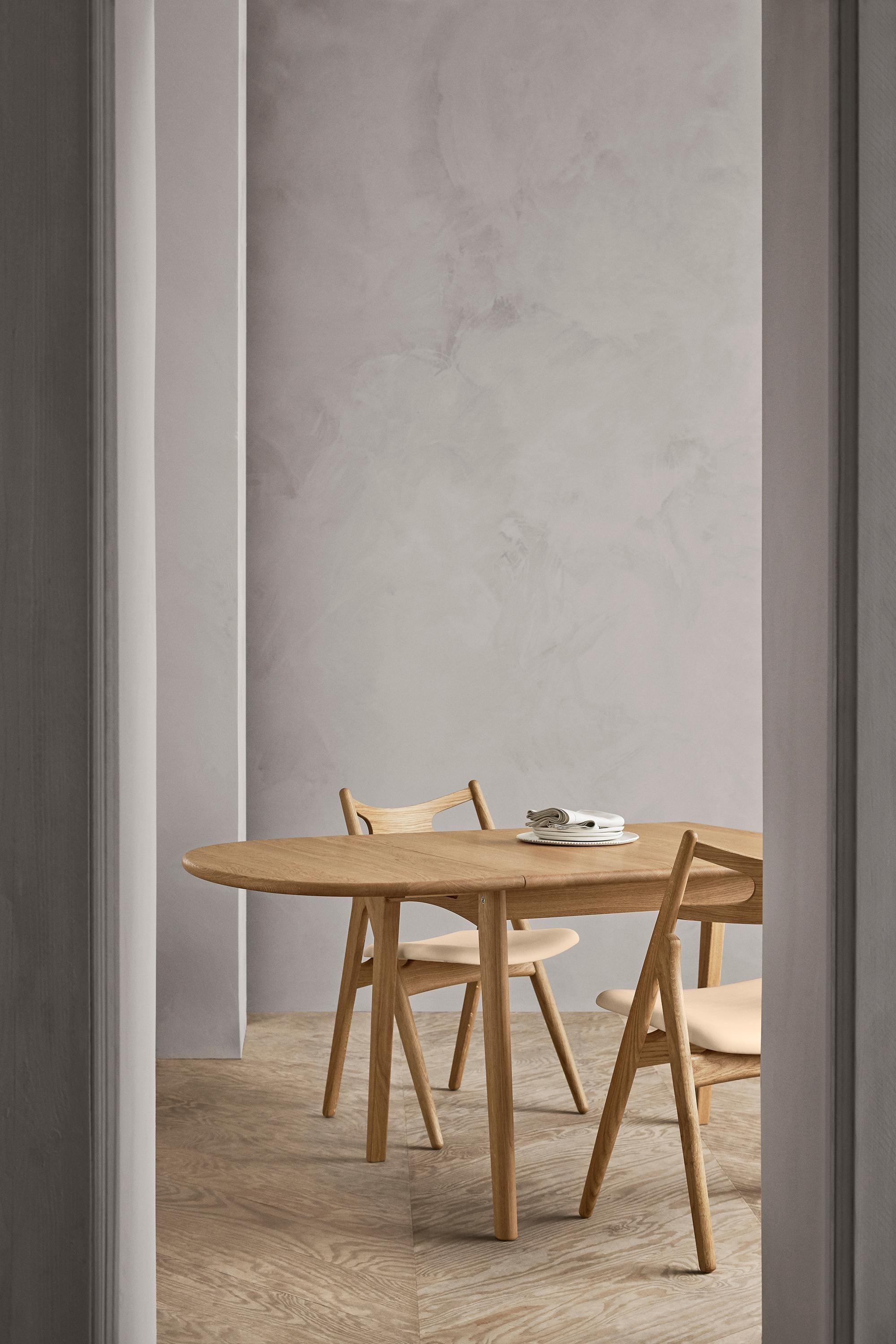 https://a.1stdibscdn.com/hans-j-wegner-ch002-dining-table-in-oak-soap-for-carl-hansen-son-for-sale-picture-2/f_14472/f_413290421725462590955/CH002_oak_oil_CH29P_oak_oil_sif90_80100100_80260139_80260233_master.jpg