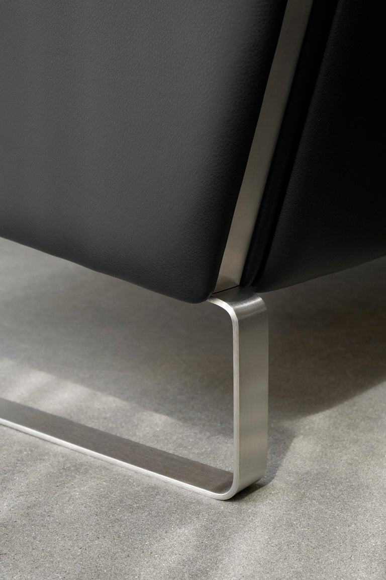 https://a.1stdibscdn.com/hans-j-wegner-ch101-lounge-chair-in-thor-leather-for-carl-hansen-son-for-sale-picture-4/f_14472/f_412904821725116815695/CH101_Lounge_Chair_Two_Enlighten_Carl_Hansen_Son_2_master.jpg?width=768