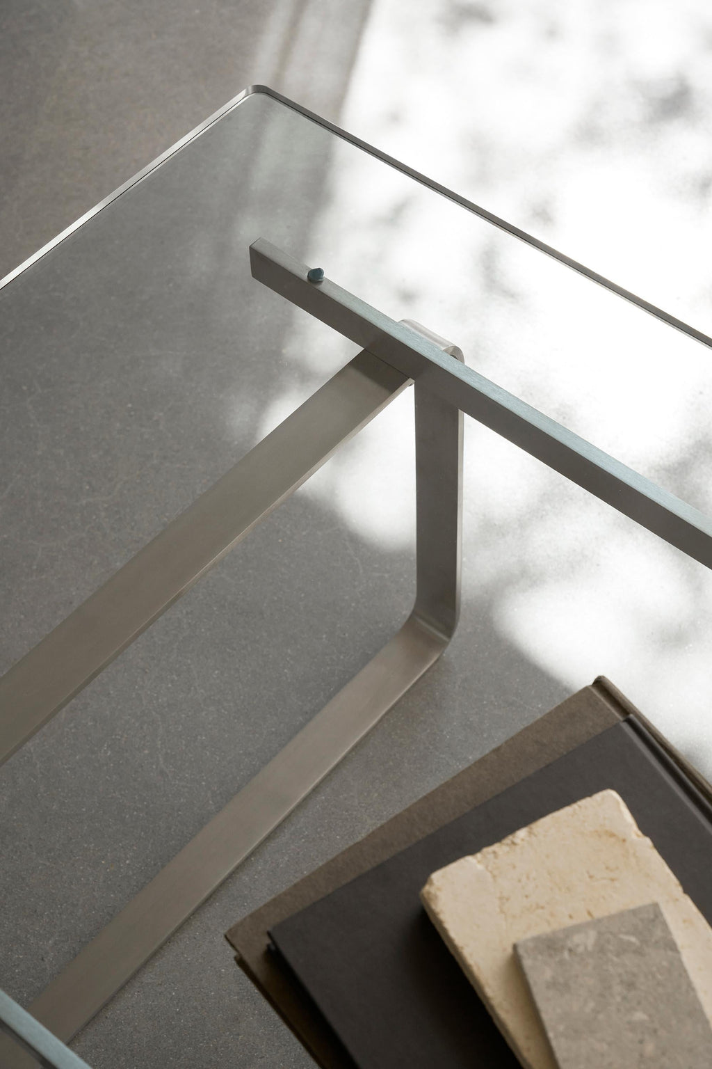 https://a.1stdibscdn.com/hans-j-wegner-ch108-glass-coffee-table-for-carl-hansen-son-for-sale-picture-3/f_14472/f_413748021725696822534/CH108_glass_steel_V3_master.jpg