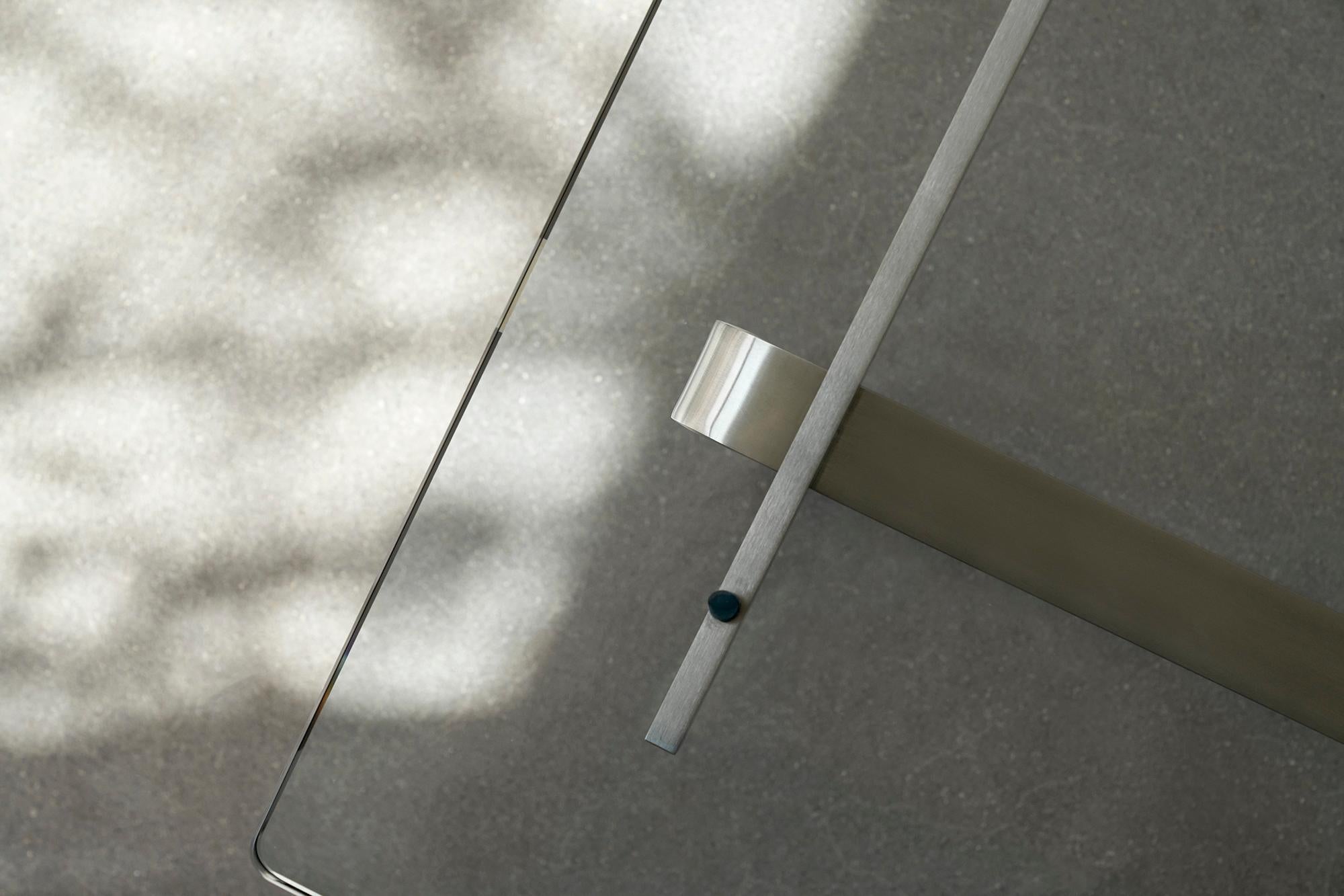 https://a.1stdibscdn.com/hans-j-wegner-ch108-glass-coffee-table-for-carl-hansen-son-for-sale-picture-5/f_14472/f_413748021725696821423/CH108_glass_steel_master.jpg