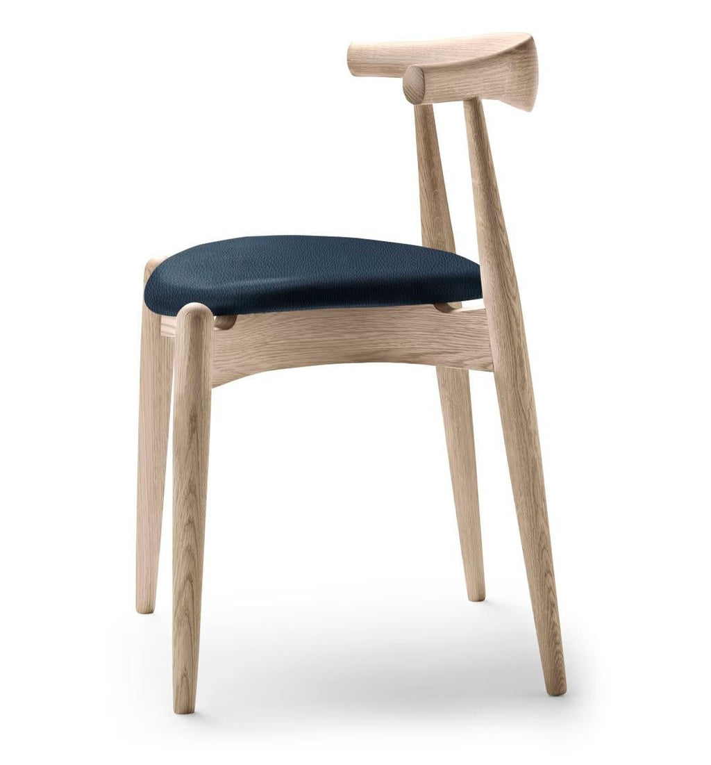 https://a.1stdibscdn.com/hans-j-wegner-ch20-chair-in-oak-leather-and-soap-for-carl-hansen-son-for-sale-picture-2/f_14472/f_438177321740618826400/CH20_oak_soap_leather_loke_group_A_side_master.jpeg