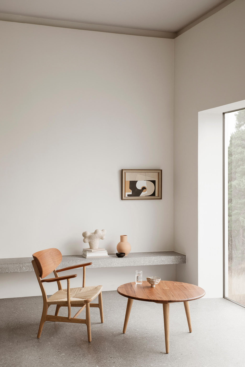 https://a.1stdibscdn.com/wegner-ch22-chair-in-oak-white-oil-natural-papercord-for-carl-hansen-son-for-sale-picture-4/f_14472/f_438176321740617284802/CH22_teak_oak_oil_papercord_natural_CH008_teak_oak_oil_h44_78_80280042_master.jpg