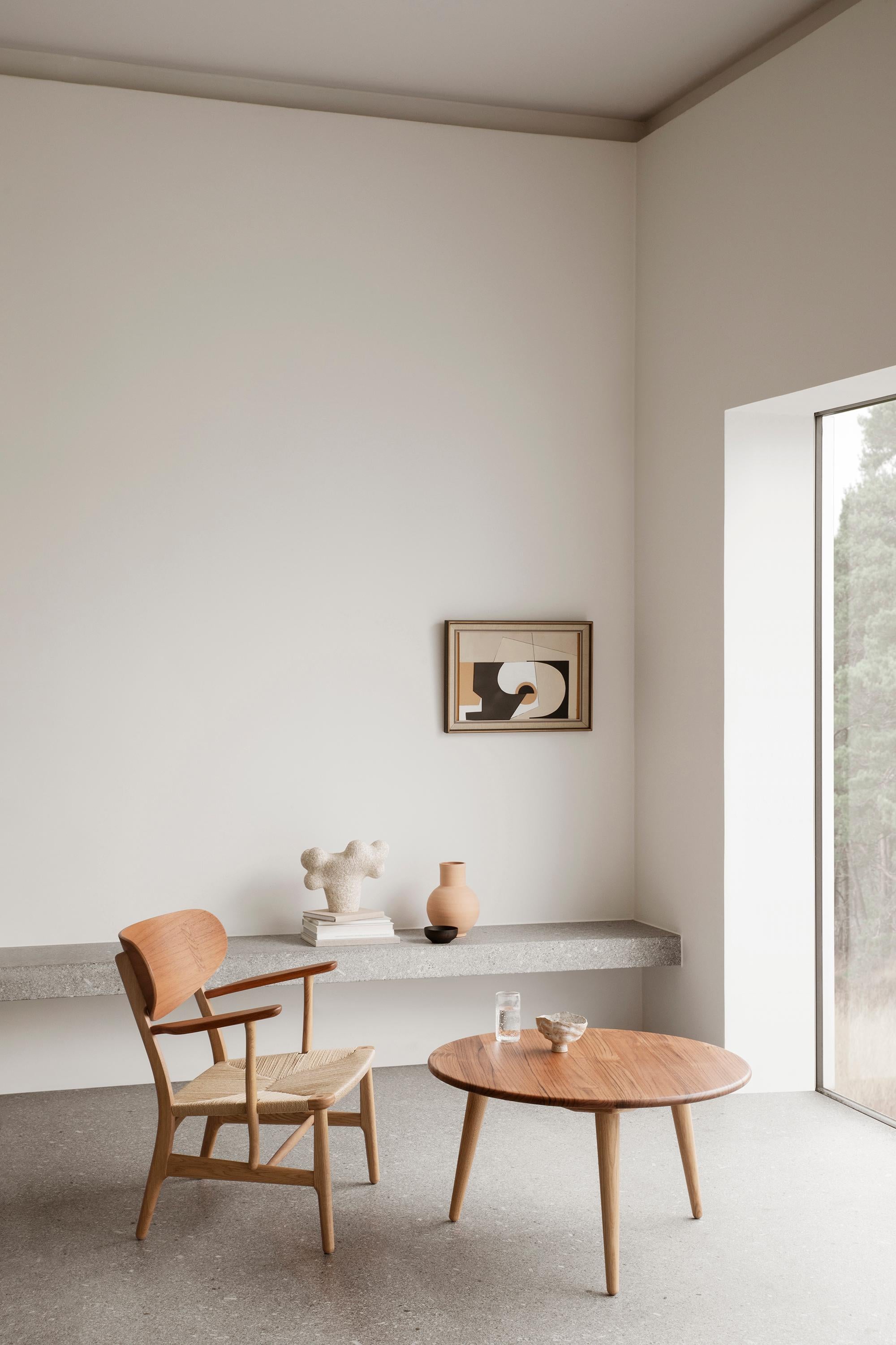 https://a.1stdibscdn.com/wegner-ch22-chair-in-oak-white-oil-natural-papercord-for-carl-hansen-son-for-sale-picture-4/f_14472/f_438176321740617284802/CH22_teak_oak_oil_papercord_natural_CH008_teak_oak_oil_h44_78_80280042_master.jpg