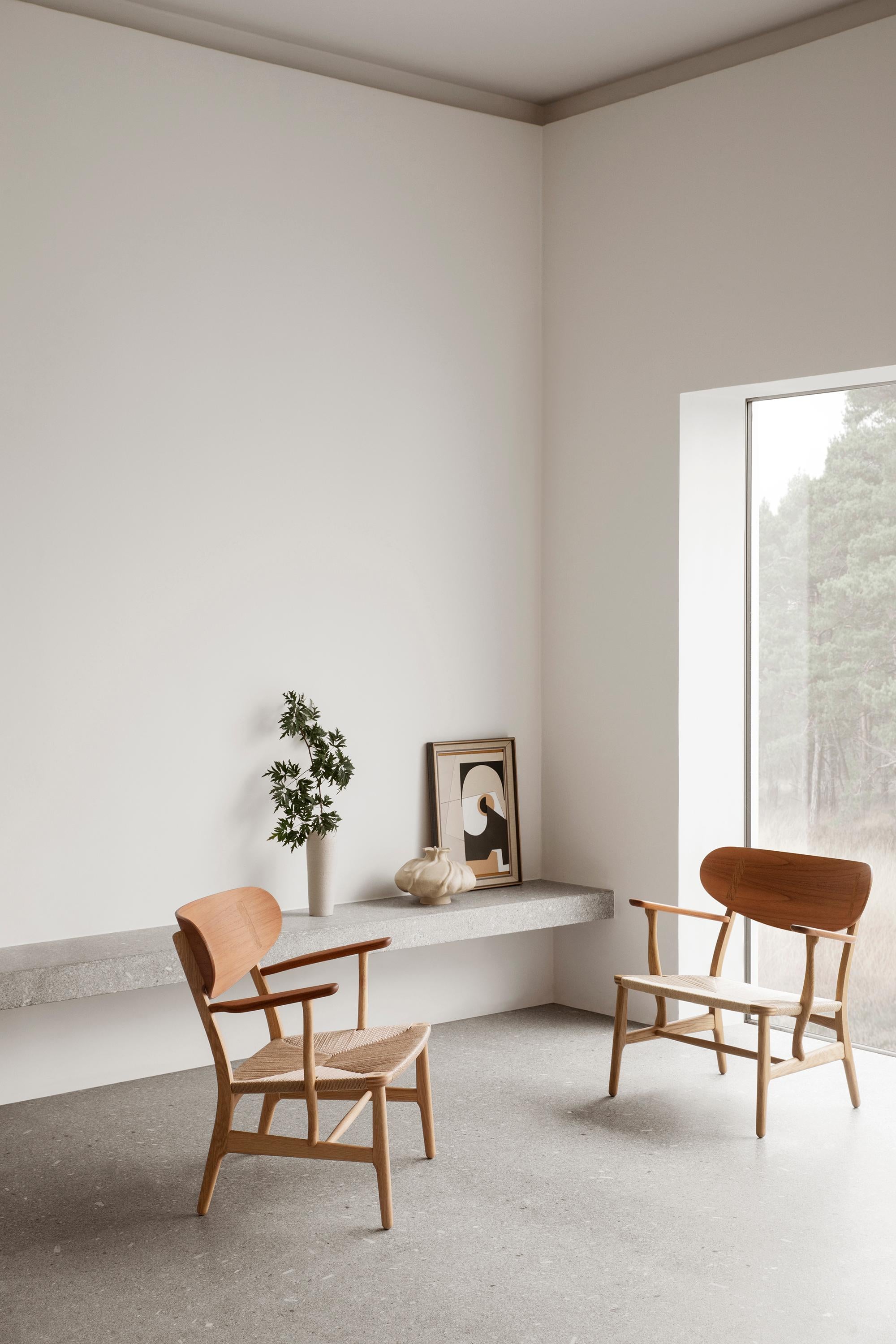 https://a.1stdibscdn.com/wegner-ch22-chair-in-oak-white-oil-natural-papercord-for-carl-hansen-son-for-sale-picture-9/f_14472/f_438176321740617288909/CH22_teak_oak_oil_papercord_natural_master.jpg