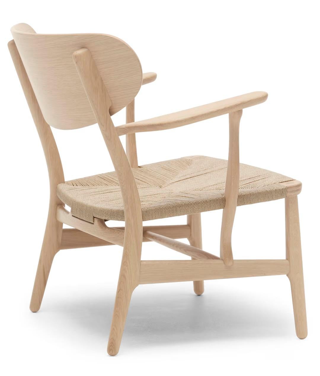 https://a.1stdibscdn.com/wegner-ch22-chair-in-oak-white-oil-natural-paperc-for-sale-picture-3/f_14472/f_438176321740617494792/CH22_white_oil_oak_natural_https_admincms_carlhansen_com_globalassets_products_loungechairs_ch22_020020020103_ch22_eg_hvidolie_naturflet_back_master.jpeg