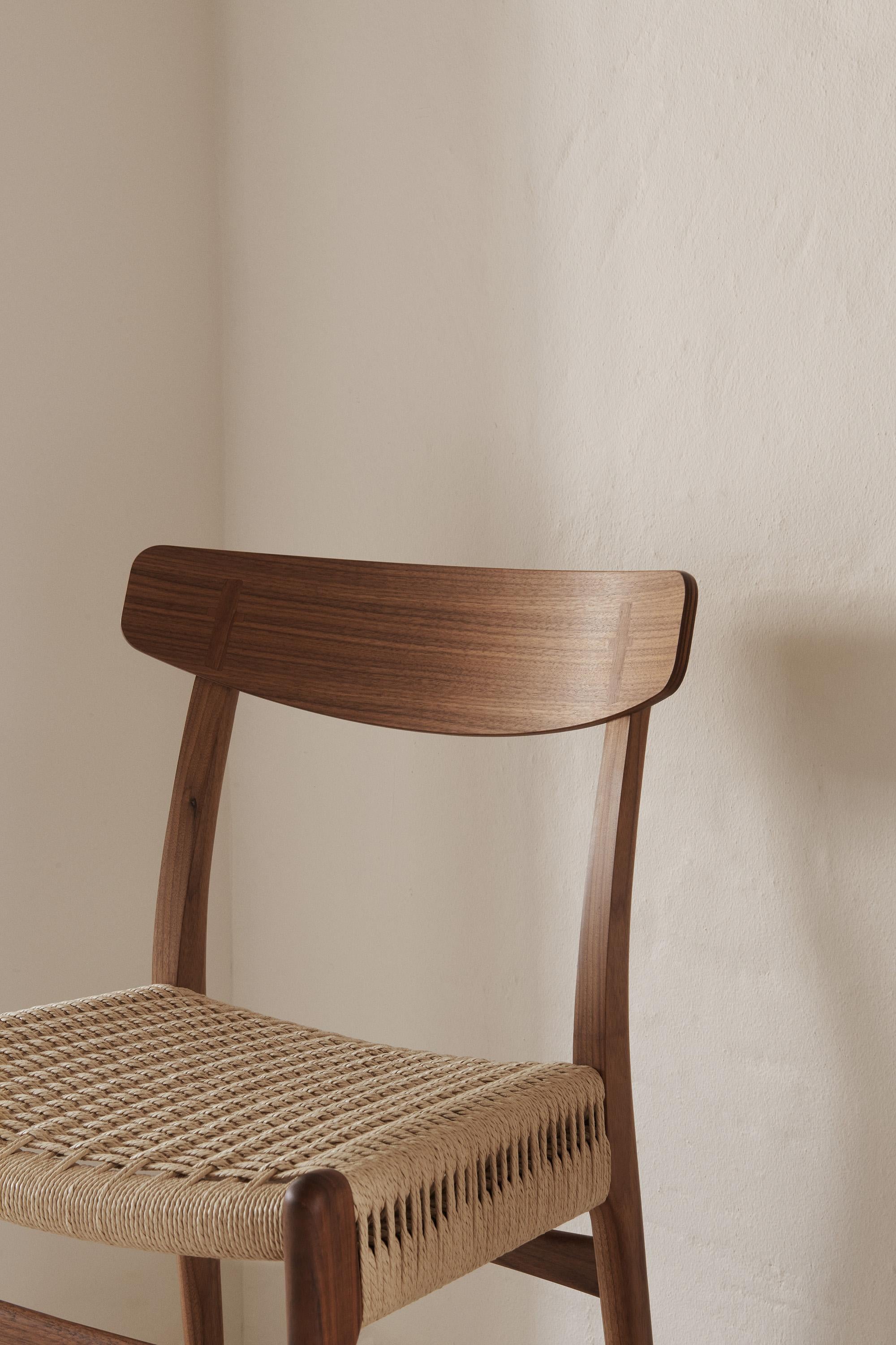 https://a.1stdibscdn.com/hans-wegner-ch23-chair-in-walnut-oak-oil-for-carl-hansen-son-for-sale-picture-9/f_14472/f_412970321725210750622/CH23_walnut_oil_papercord_natural_detail_master.jpg
