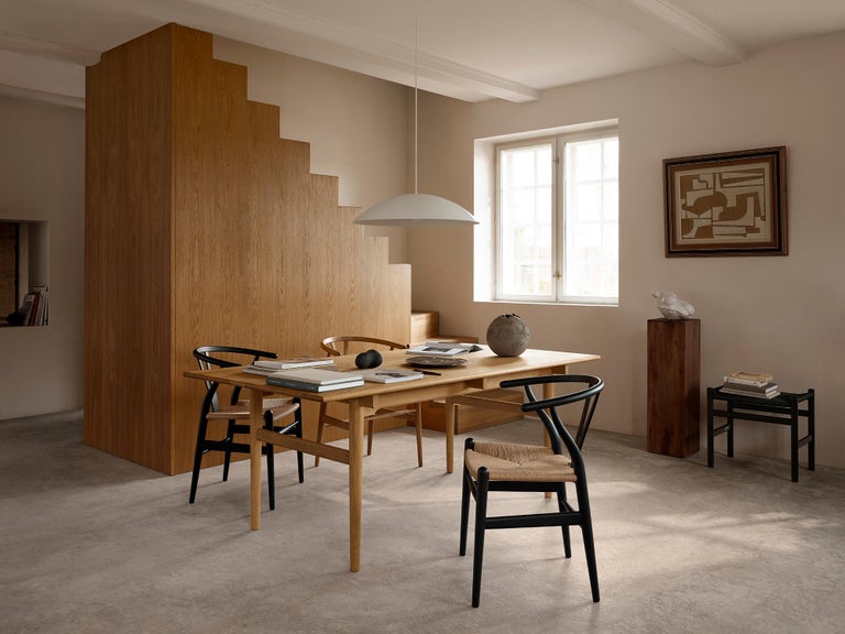https://a.1stdibscdn.com/large-hans-wegner-ch327-dining-table-in-oiled-beech-for-carl-hansen-son-for-sale-picture-5/f_14472/f_413382621725523111224/CH24_oak_black_papercord_natural_CH53_oak_black_papercord_black_CH24_CH327_oak_oil_papercord_natural_BT1041_steel_white_master.jpg?width=768