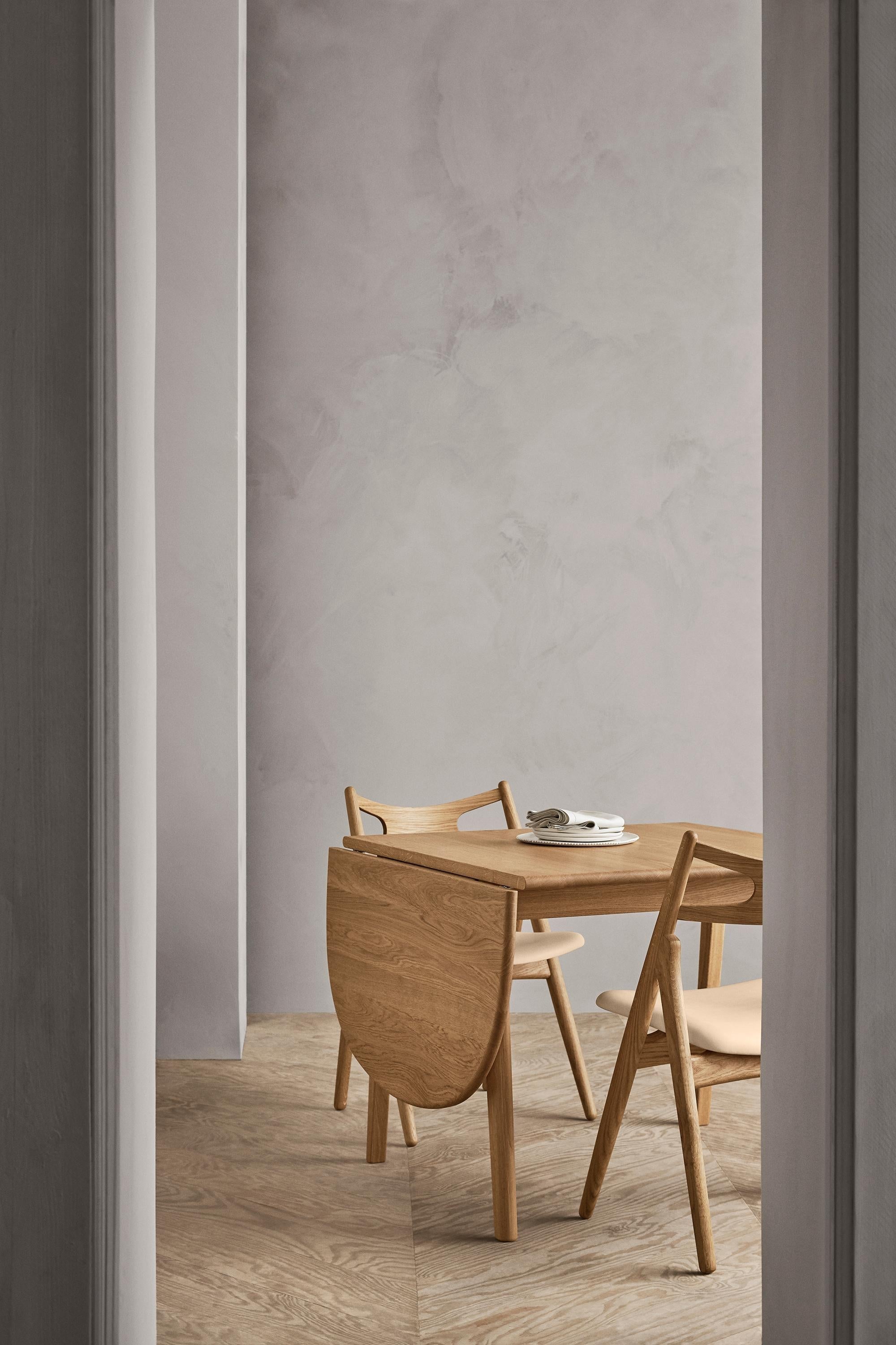 https://a.1stdibscdn.com/hans-j-wegner-ch002-dining-table-in-oak-oil-for-carl-hansen-son-for-sale-picture-4/f_14472/f_413300121725464006292/CH29P_oak_oil_sif90_CH002_oak_oil_80100100_80260233_80260139_master.jpg