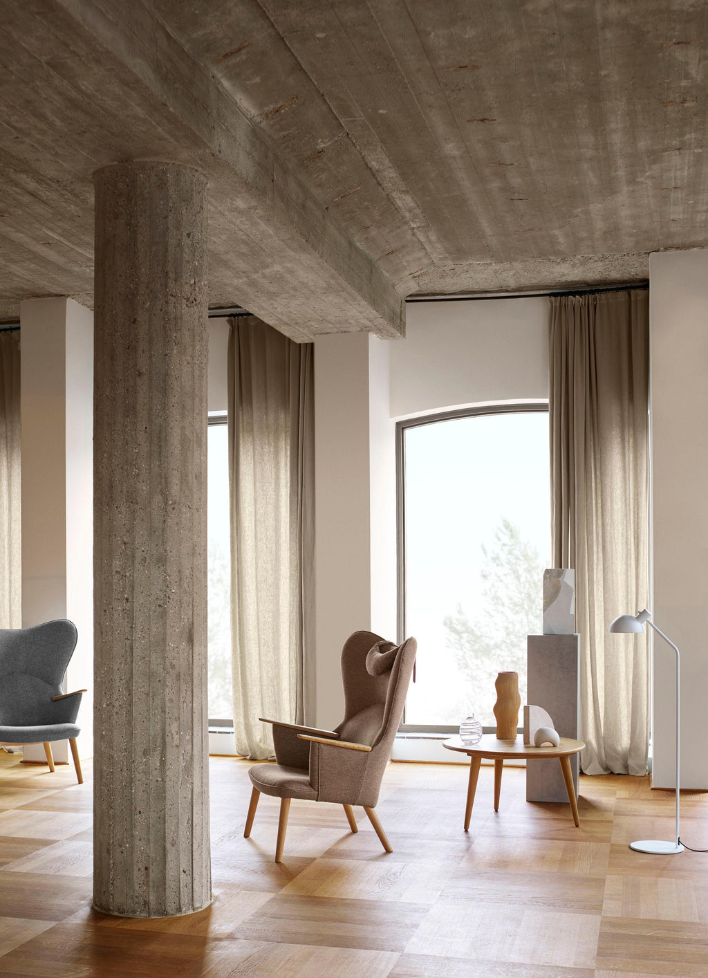 https://a.1stdibscdn.com/hans-j-wegner-ch78-mama-bear-chair-in-oak-for-carl-hansen-son-for-sale-picture-6/f_14472/f_438023521740526117957/CH78_oak_oil_fiord0151_CH78_oak_oil_fiord0271_CH008_78_H44_oak_oil_large_master.jpg