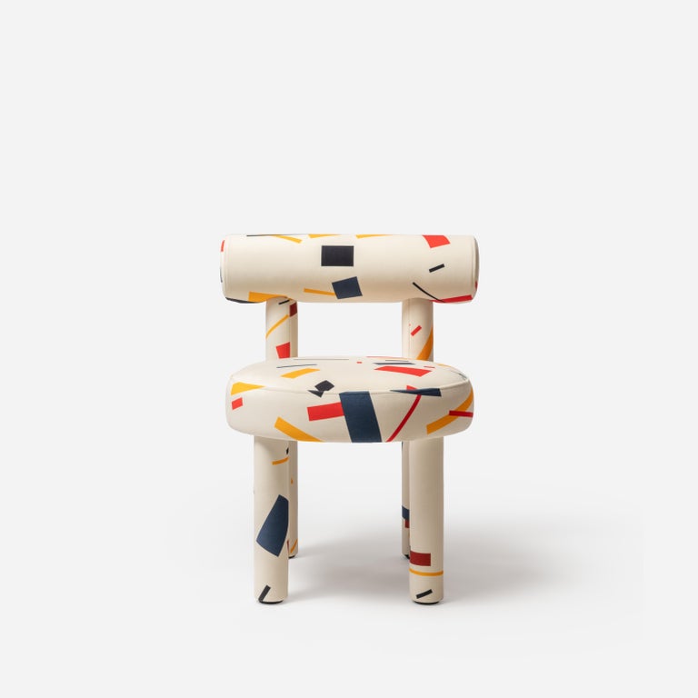 https://a.1stdibscdn.com/archipen-dining-chair-limited-artistry-edition-in-the-o-textile-fabric-by-noom-for-sale-picture-3/f_42321/f_462345321755004255298/CHAIR_GROPIUS_CS1_ARTISTRY_EDITION_Archive_Fabrics_by_The_O_Textile_1__master.jpg?width=768