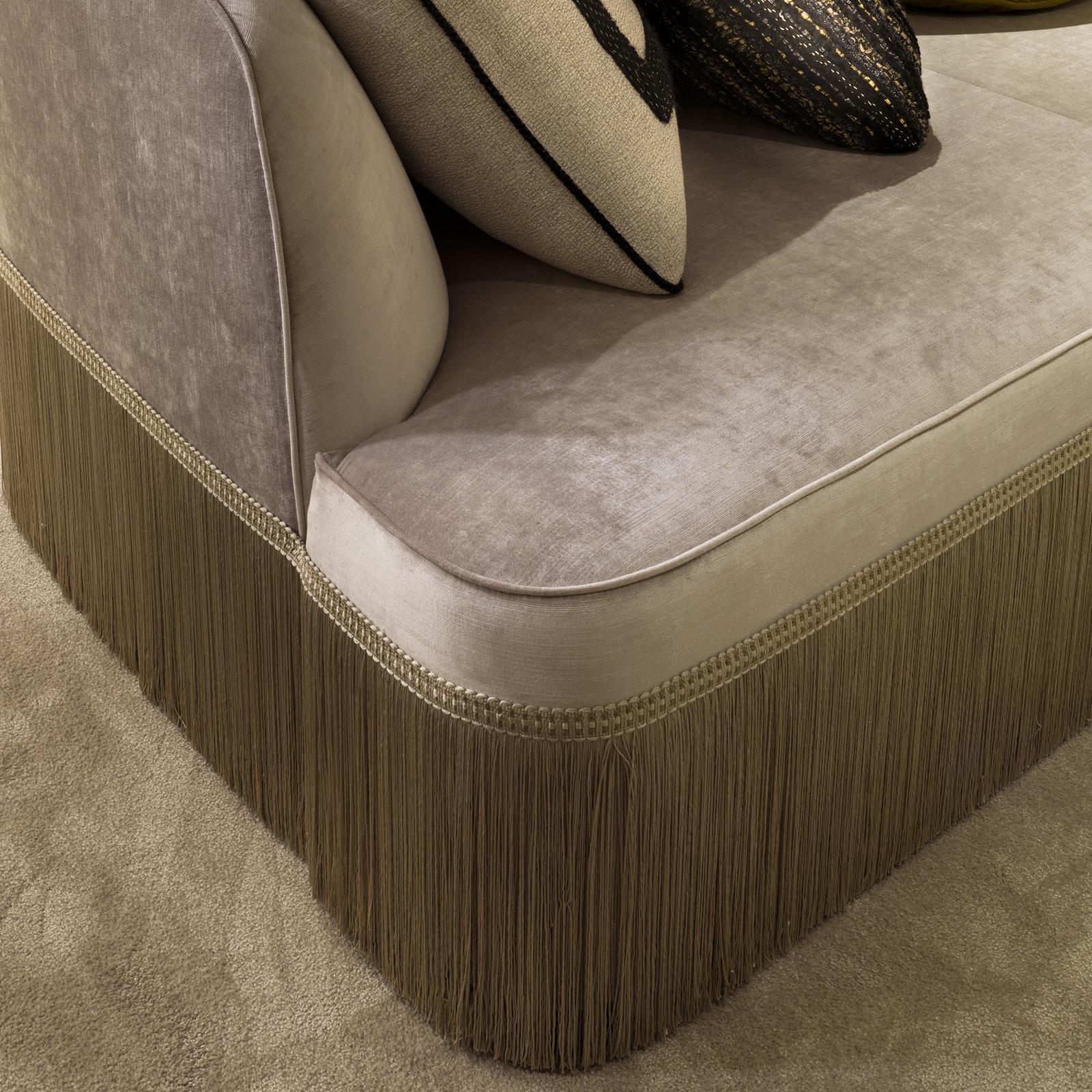 https://a.1stdibscdn.com/grace-sofa-by-chiara-provasi-for-sale-picture-2/f_17062/f_175066511578497298119/CHIAMB_003_B20180321_1539_1gntvjx_master.jpg