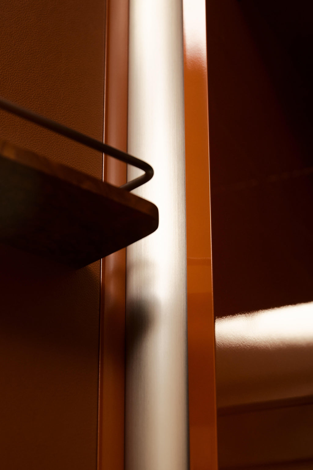 https://a.1stdibscdn.com/the-lacquer-rust-bar-by-tatjana-von-stein-france-for-sale-picture-5/f_89372/f_444566021744298311431/CLOSEUP_MINIBAR_00_master.jpg