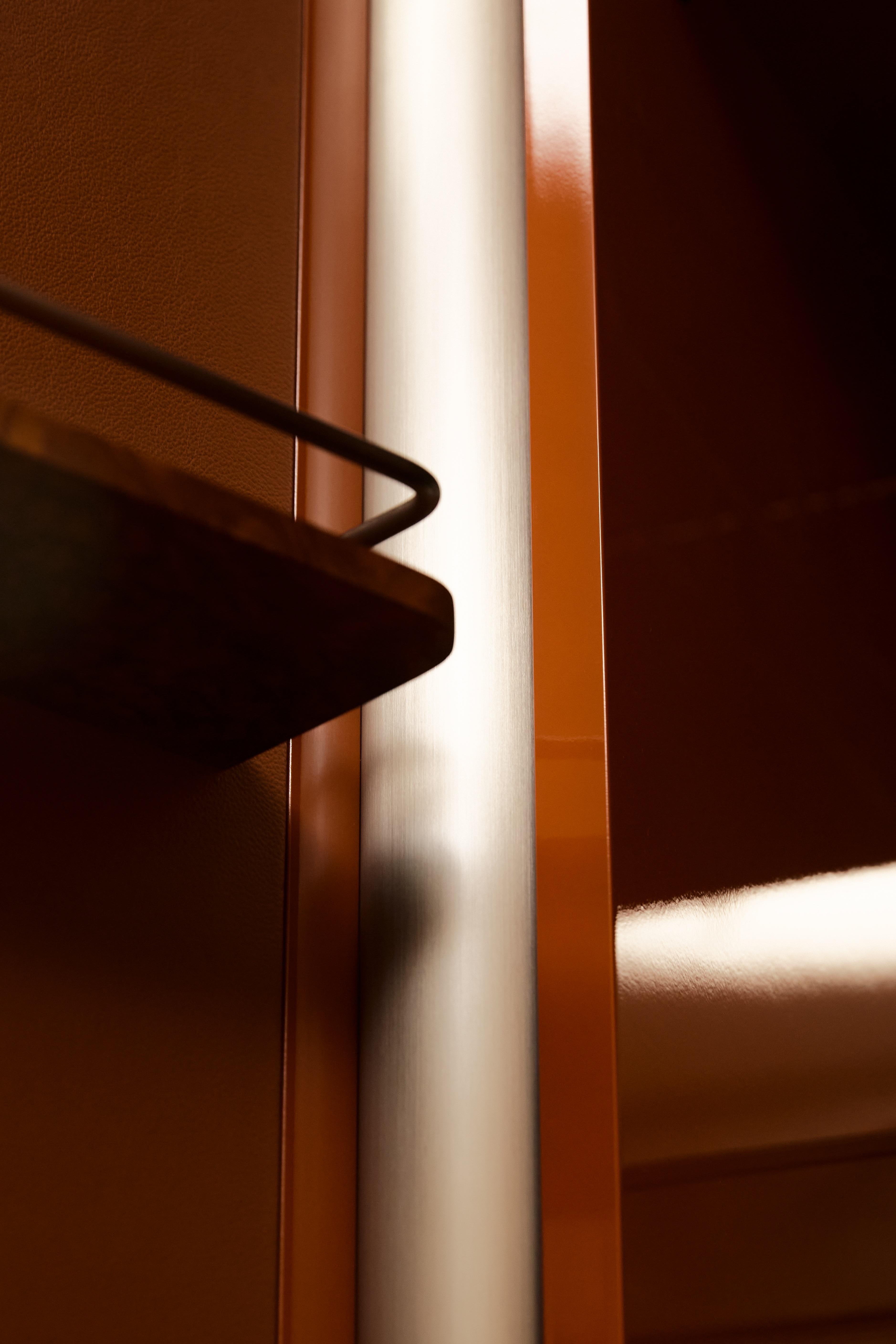 https://a.1stdibscdn.com/the-lacquer-rust-bar-by-tatjana-von-stein-france-for-sale-picture-5/f_89372/f_444566021744298311431/CLOSEUP_MINIBAR_00_master.jpg