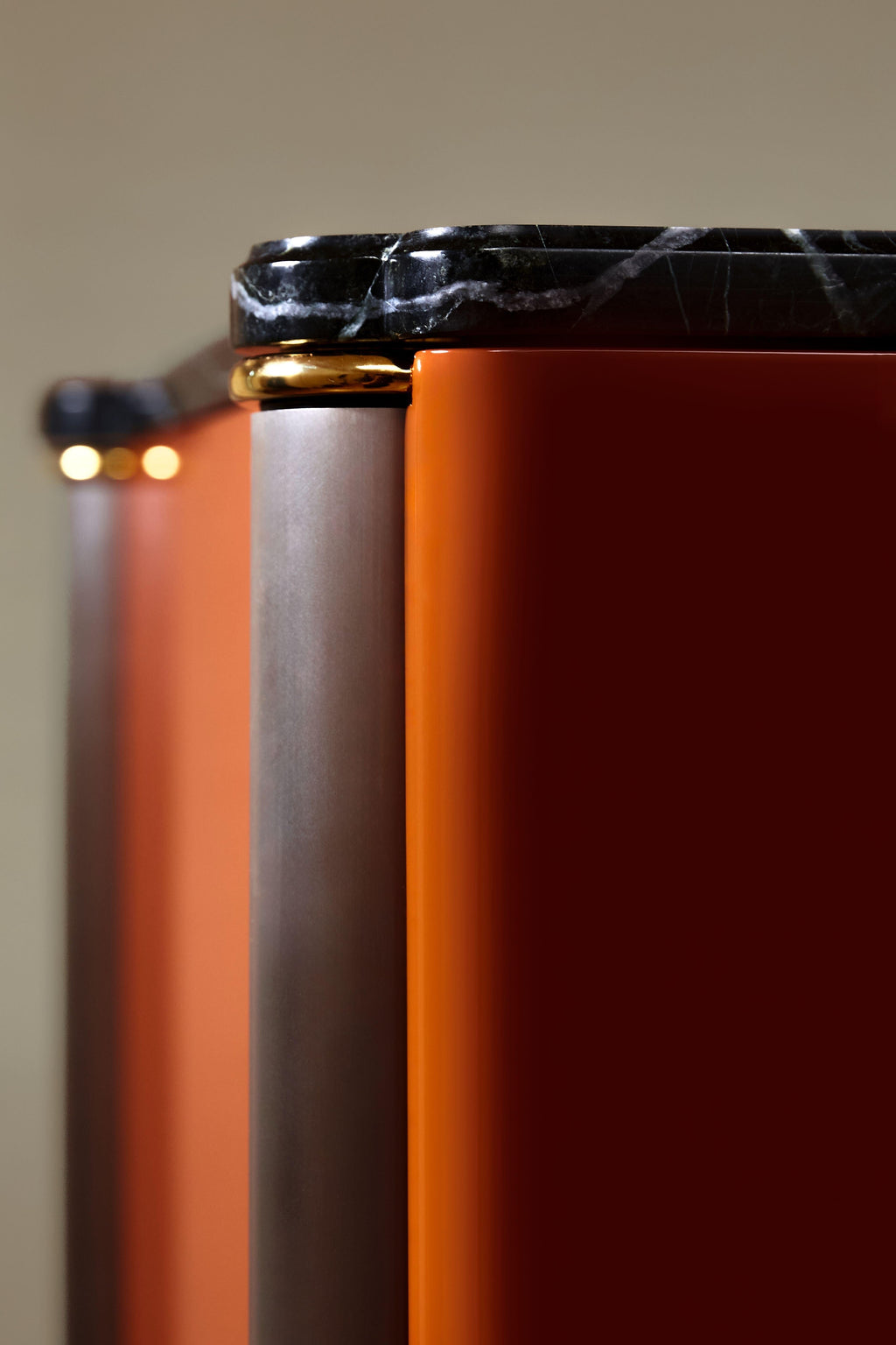 https://a.1stdibscdn.com/the-lacquer-rust-bar-by-tatjana-von-stein-france-for-sale-picture-3/f_89372/f_444566021744297994018/CLOSEUP_MINIBAR_03_master.jpg