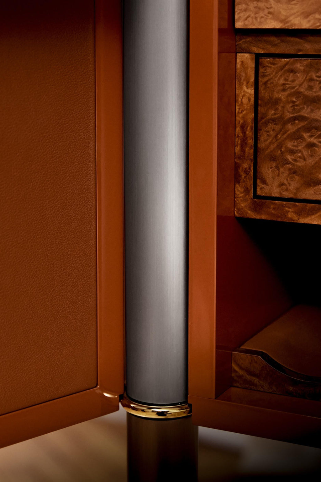 https://a.1stdibscdn.com/the-lacquer-rust-bar-by-tatjana-von-stein-france-for-sale-picture-4/f_89372/f_444566021744298227901/CLOSEUP_MINIBAR_05_master.jpg