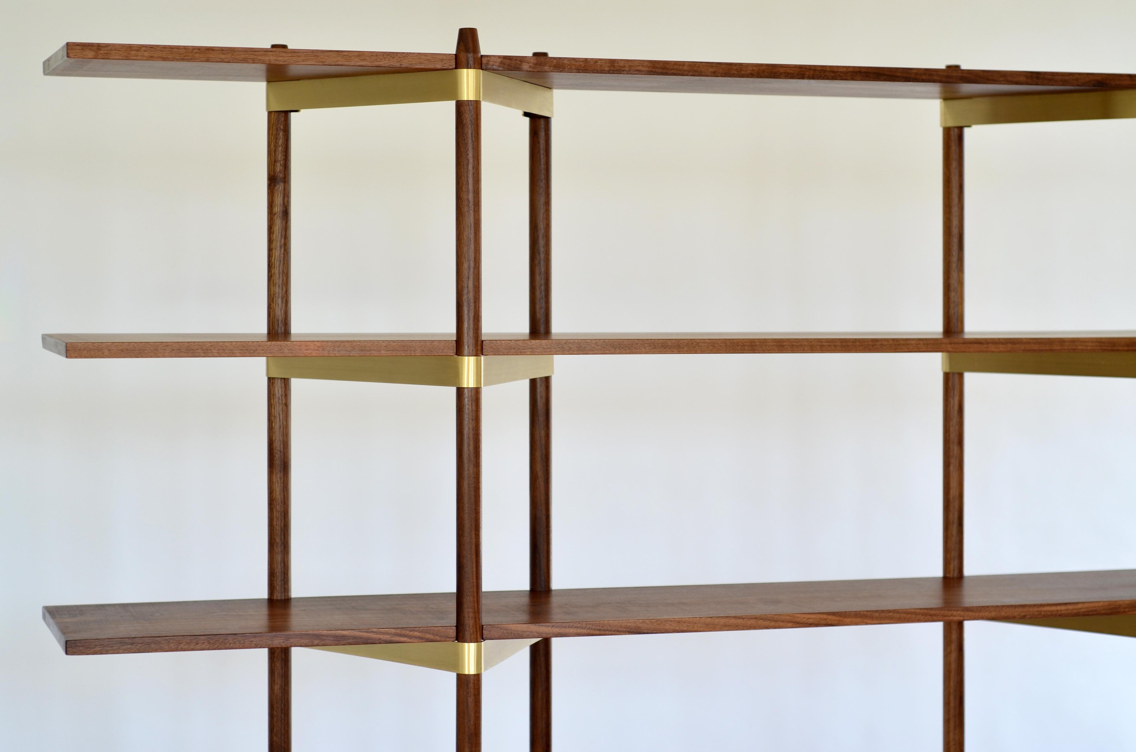 https://a.1stdibscdn.com/casey-lurie-studio-modern-primo-shelving-system-in-walnut-brass-with-cabinet-for-sale-picture-2/f_27193/f_470927921760731666460/CLS_PRIMO_WALBR_Det3_master.jpg