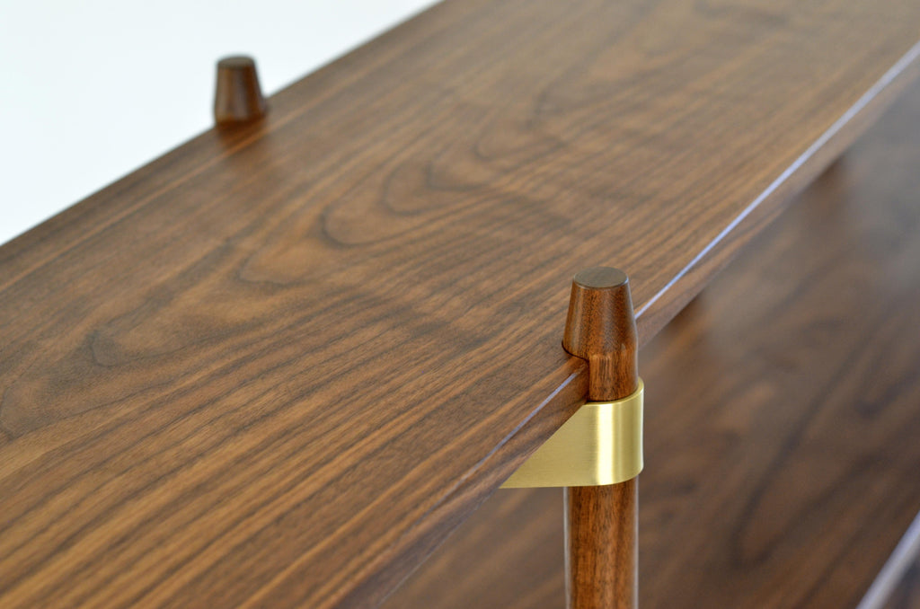 https://a.1stdibscdn.com/casey-lurie-studio-modern-primo-shelving-system-in-walnut-brass-with-cabinet-for-sale-picture-3/f_27193/f_470927921760731667482/CLS_PRIMO_WALBR_Det6_master.jpg
