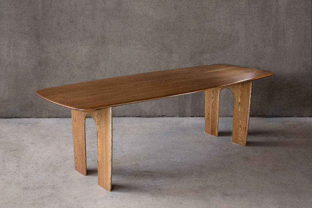 https://a.1stdibscdn.com/coble-dining-table-solid-oak-seats-4-6-for-sale-picture-3/f_95782/f_392269821712831812757/COBLE_Dining_Table_2_master.jpg