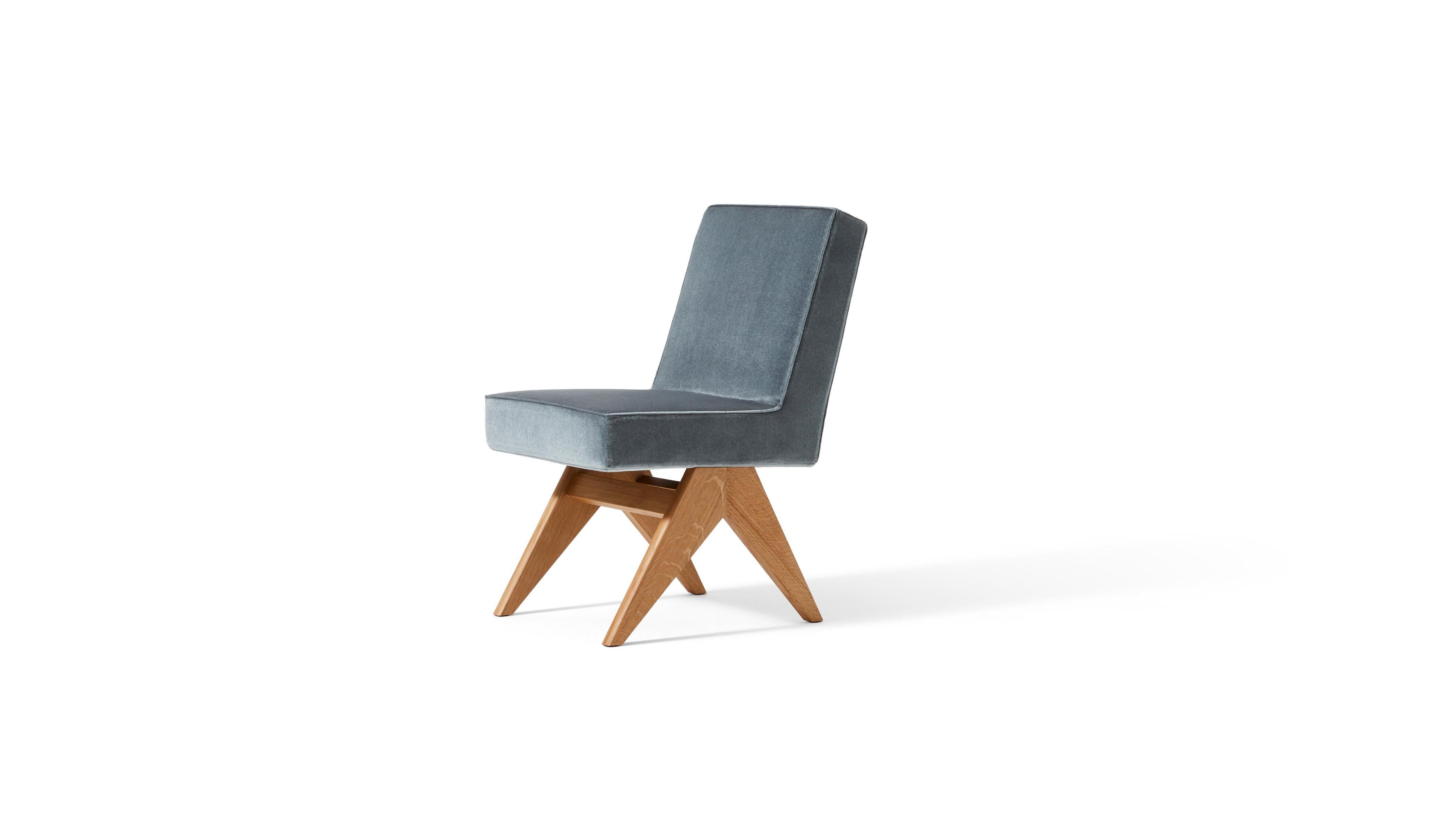 https://a.1stdibscdn.com/pierre-jeanneret-commitee-armchair-by-cassina-for-sale-picture-12/f_14272/f_291243721655309330434/COMMITTEE_CHAIR_36030_master.jpg