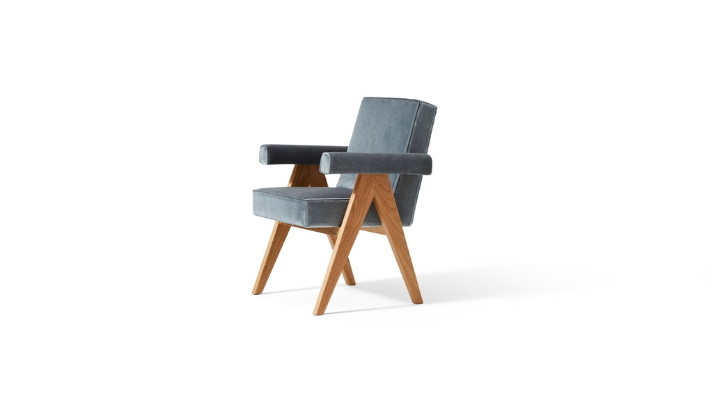 https://a.1stdibscdn.com/pierre-jeanneret-commitee-armchair-by-cassina-for-sale-picture-4/f_14272/f_291243721655309404614/COMMITTEE_CHAIR_36036_master.jpg