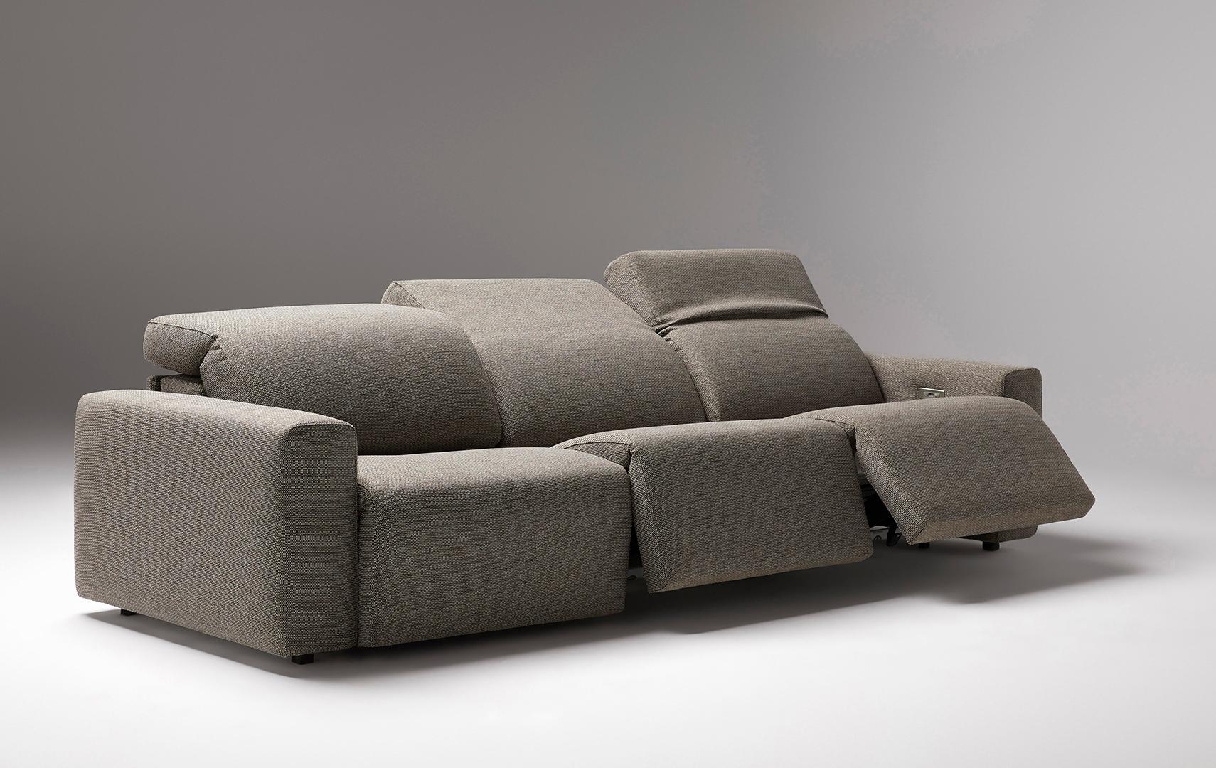 https://a.1stdibscdn.com/customizable-electric-reclining-sofa-for-home-cinemas-in-high-resistance-velvet-for-sale-picture-10/f_27693/f_454805821750107183989/COSMOPOL_RELAX_comp_07_master.jpg