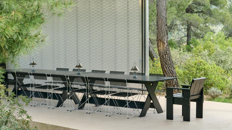 https://a.1stdibscdn.com/set-of-4-x-line-chairs-galvanized-base-black-powder-coated-seat-back-for-hay-for-sale-picture-7/f_51432/f_457638321751893357764/CRATED_3_master.JPG?width=768