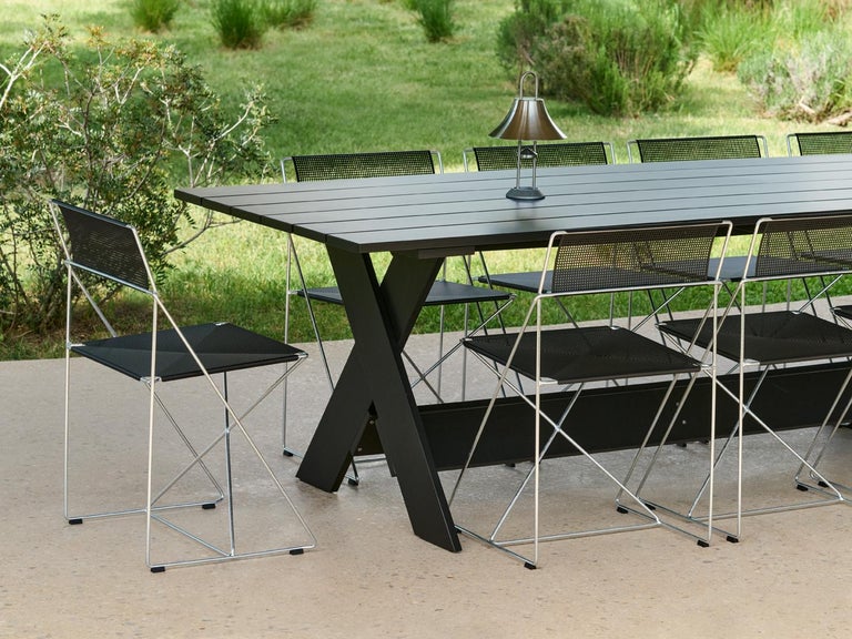 https://a.1stdibscdn.com/set-of-4-x-line-chairs-galvanized-base-black-powder-coated-seat-back-for-hay-for-sale-picture-8/f_51432/f_457638321751893302423/CRC6EF_1_master.JPG?width=768