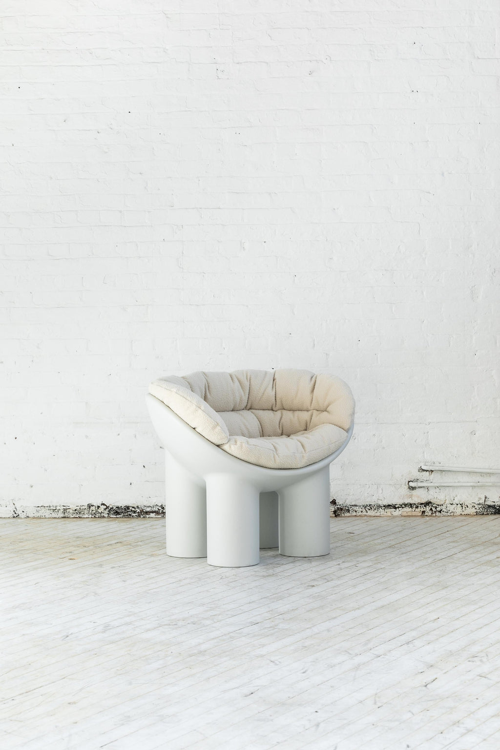 https://a.1stdibscdn.com/roly-poly-x-casentino-armchair-in-white-with-cushion-by-faye-toogood-for-sale-picture-3/f_16392/f_219748221609518932827/CR_20201206_1281_master.jpg