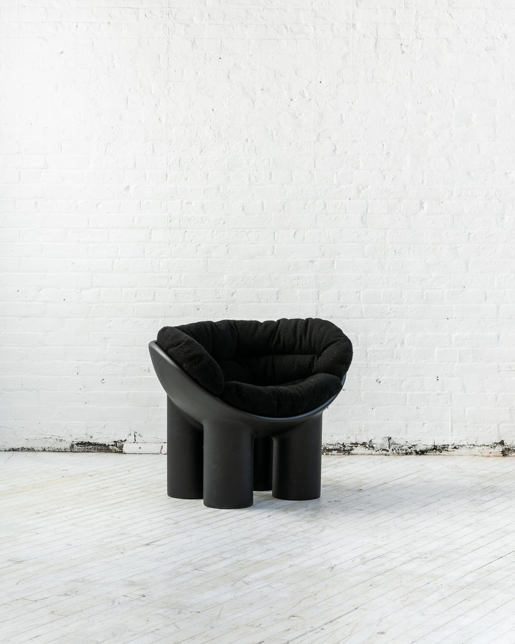 https://a.1stdibscdn.com/roly-poly-x-casentino-armchair-in-black-with-cushion-by-faye-toogood-for-sale-picture-2/f_16392/f_219789821609595247649/CR_20201206_1752_1__master.jpg