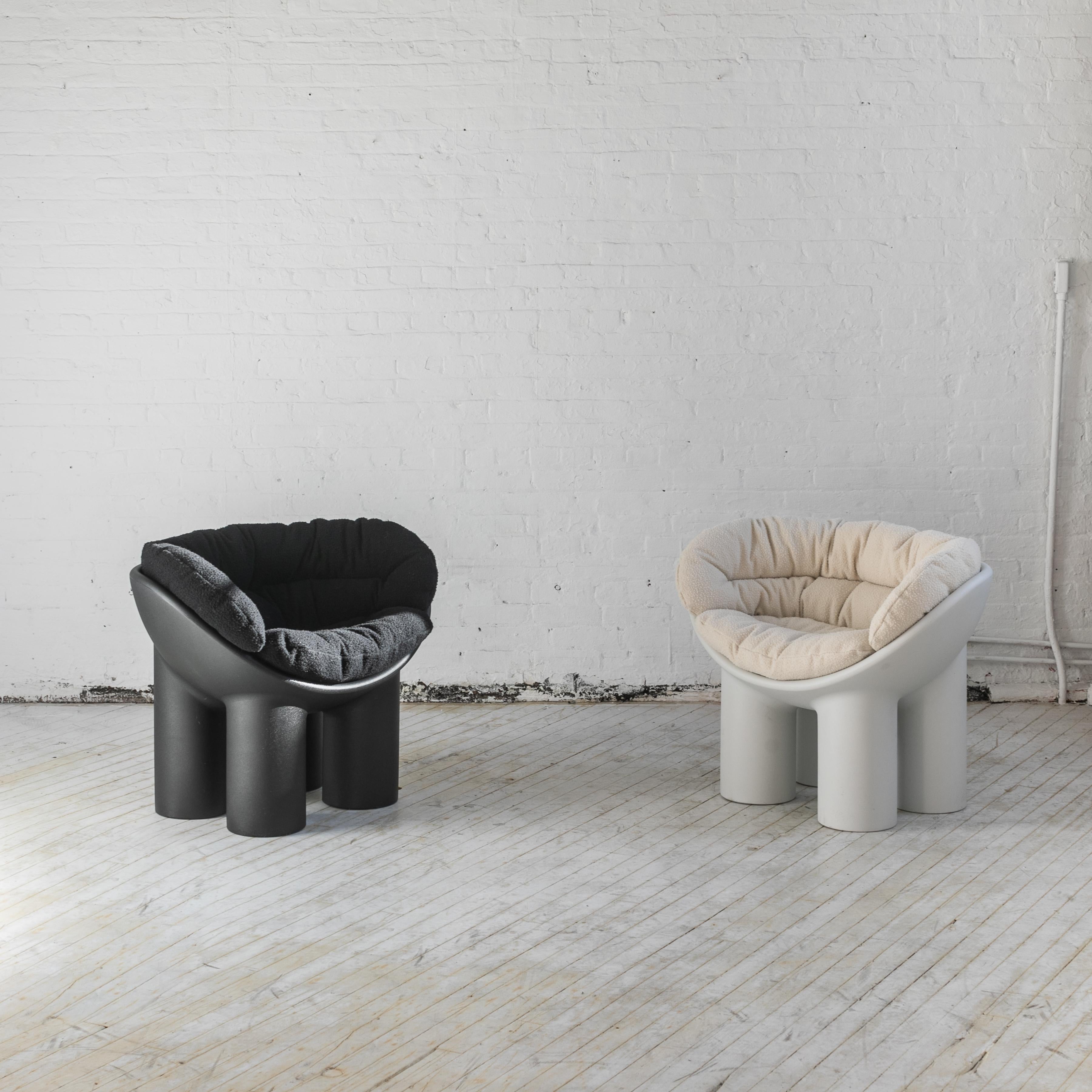 https://a.1stdibscdn.com/roly-poly-x-casentino-armchair-in-black-with-cushion-by-faye-toogood-for-sale-picture-4/f_16392/f_219789821609595609295/CR_20201206_6_1__master.jpg