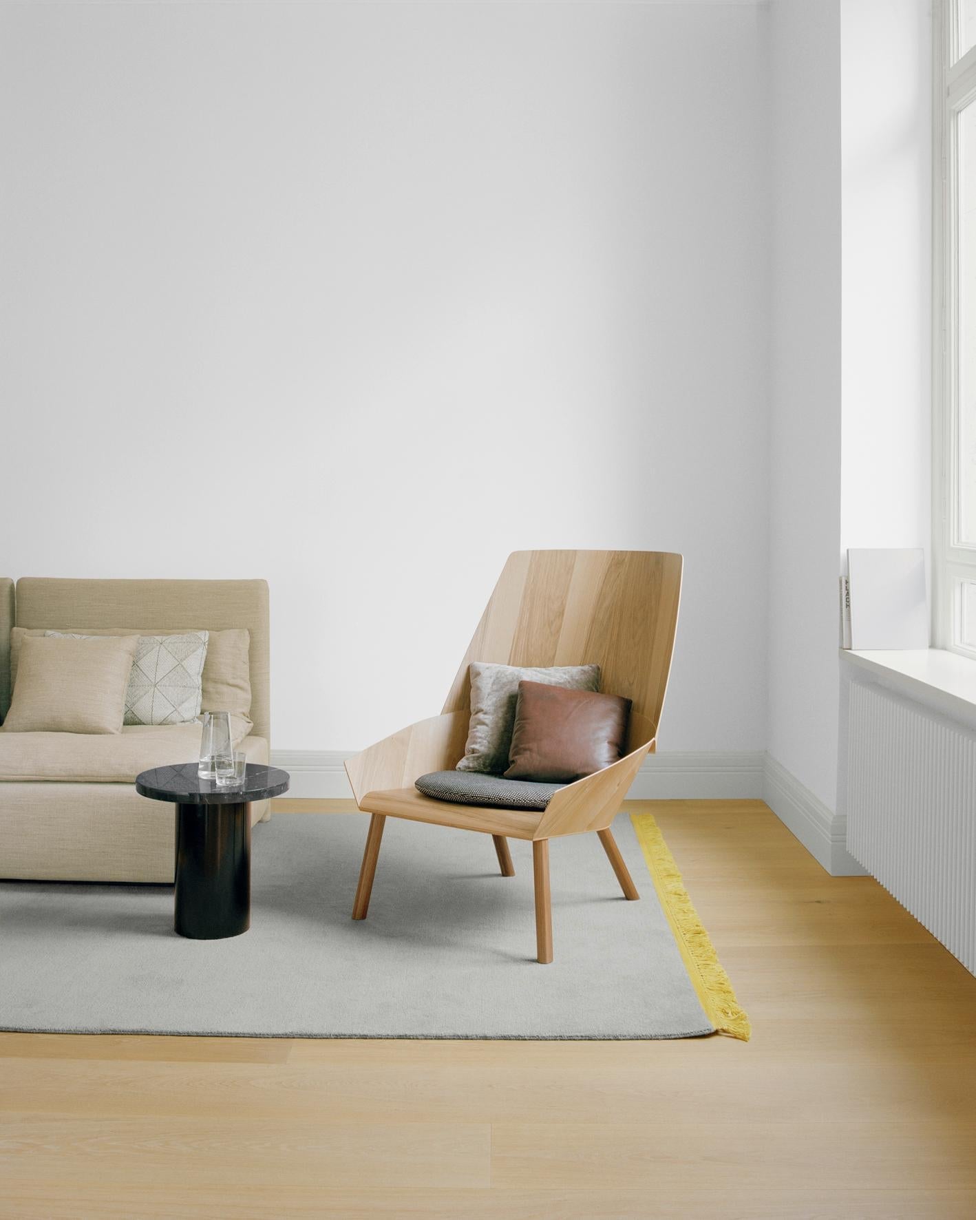 https://a.1stdibscdn.com/e15-eugene-lounge-chair-with-oak-base-by-stefan-diez-for-sale-picture-7/12330573/f_152580111561703102025/CT09_ENOKI_EC03_EUGENE_SF03_SHIRAZ_CP03_KAVIR_master.jpg