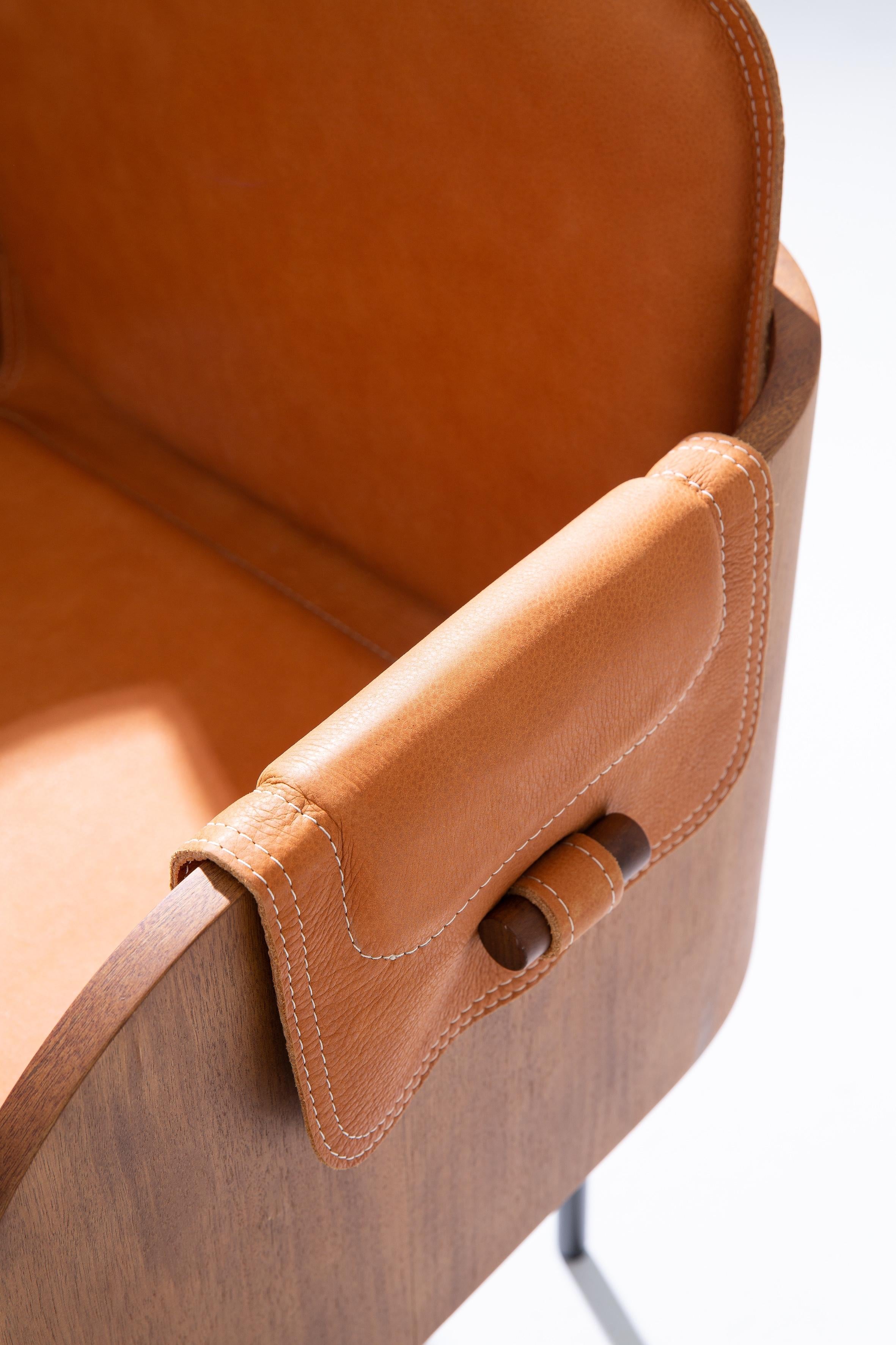 https://a.1stdibscdn.com/curva-chair-elegant-modern-wood-and-leather-armchair-with-geometric-form-for-sale-picture-4/f_104502/f_452078021748378981237/Cadeira_3__master.jpg