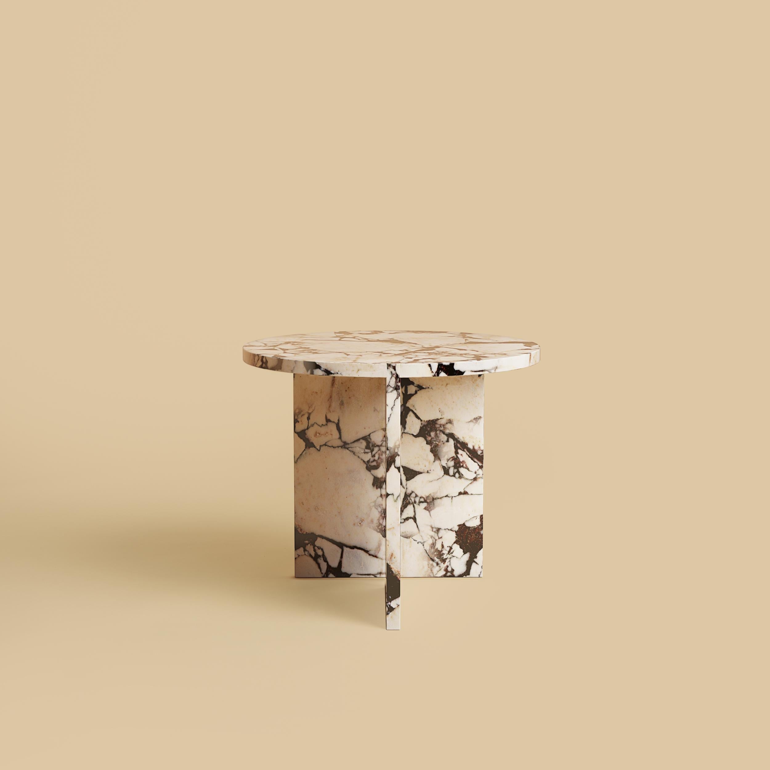 https://a.1stdibscdn.com/calacatta-violet-marble-circular-coffee-table-made-in-italy-for-sale-picture-3/f_80972/f_412704421725010360834/CalacattaViolet_Levanto_Kyushu_2024_02_master.jpg