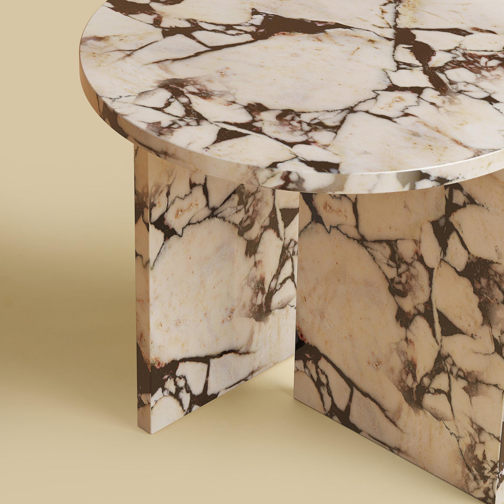 https://a.1stdibscdn.com/calacatta-violet-marble-circular-coffee-table-made-in-italy-for-sale-picture-2/f_80972/f_412704421725010360611/CalacattaViolet_Levanto_Kyushu_2024_03_master.jpg
