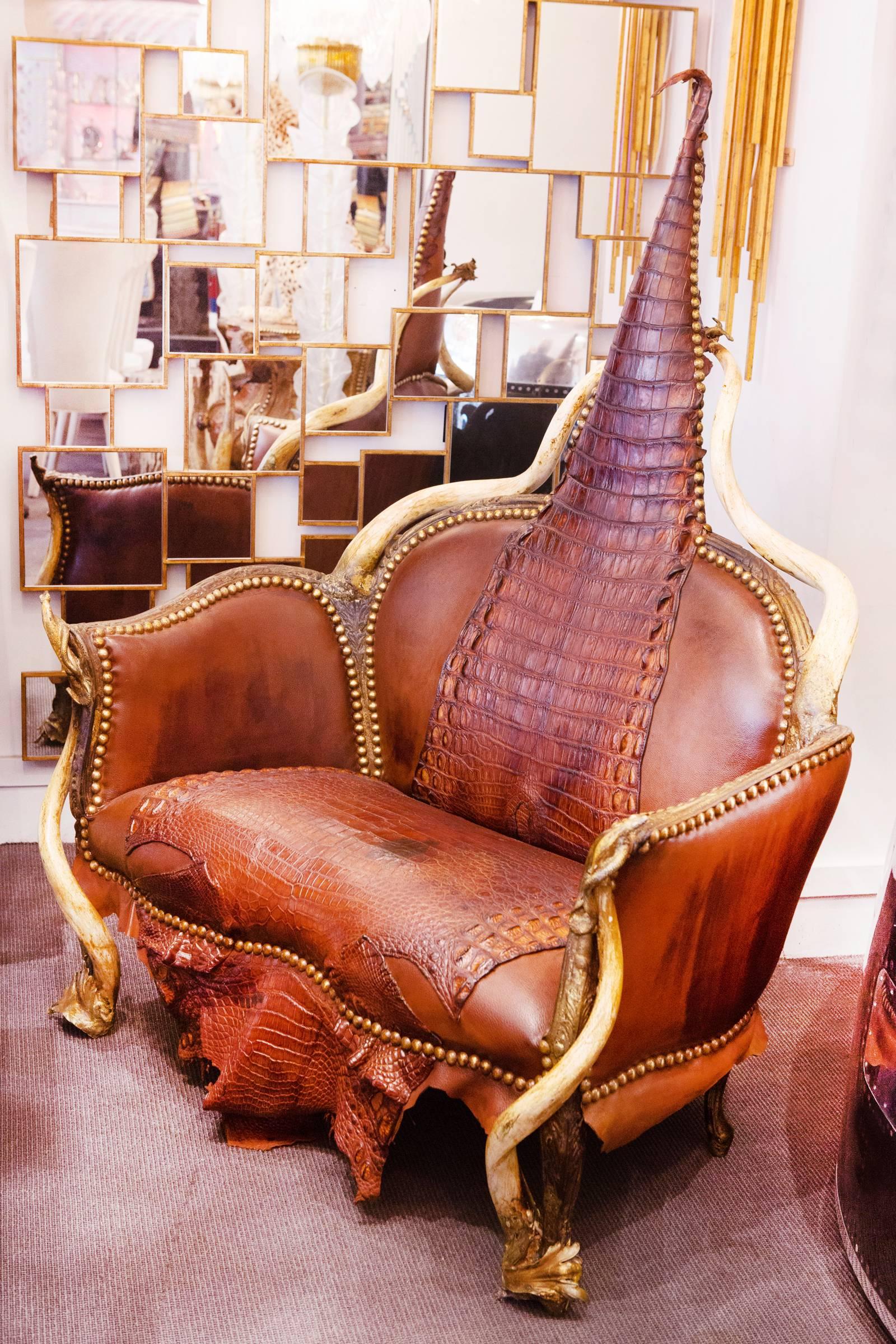 https://a.1stdibscdn.com/crocodile-brown-sofa-with-real-nile-crocodile-skin-and-natural-horns-for-sale-picture-4/f_14282/1528460463408/Canap_7114_master.jpg