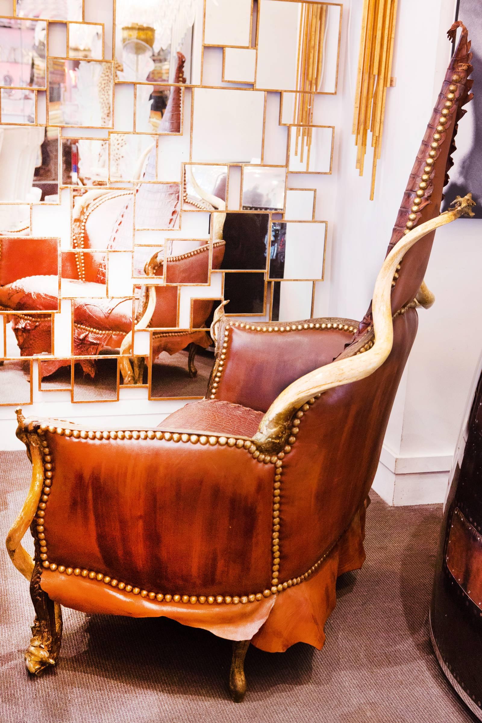 https://a.1stdibscdn.com/crocodile-brown-sofa-with-real-nile-crocodile-skin-and-natural-horns-for-sale-picture-6/f_14282/1528460457395/Canap_7120_master.jpg